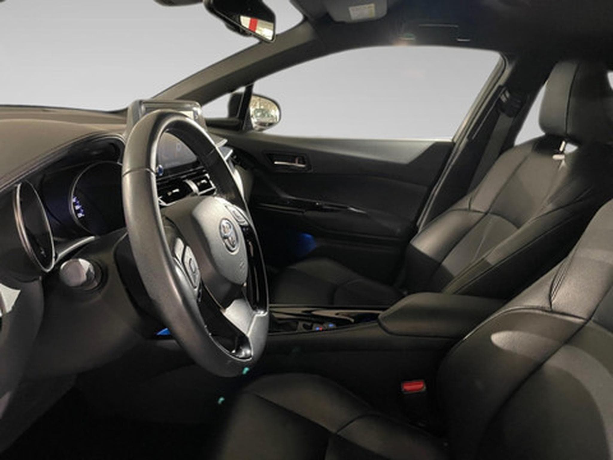 Toyota C-HR 2.0 VVT i-Hybrid C-Lub Bi-Tone E-CVT (2022) - Photo 4