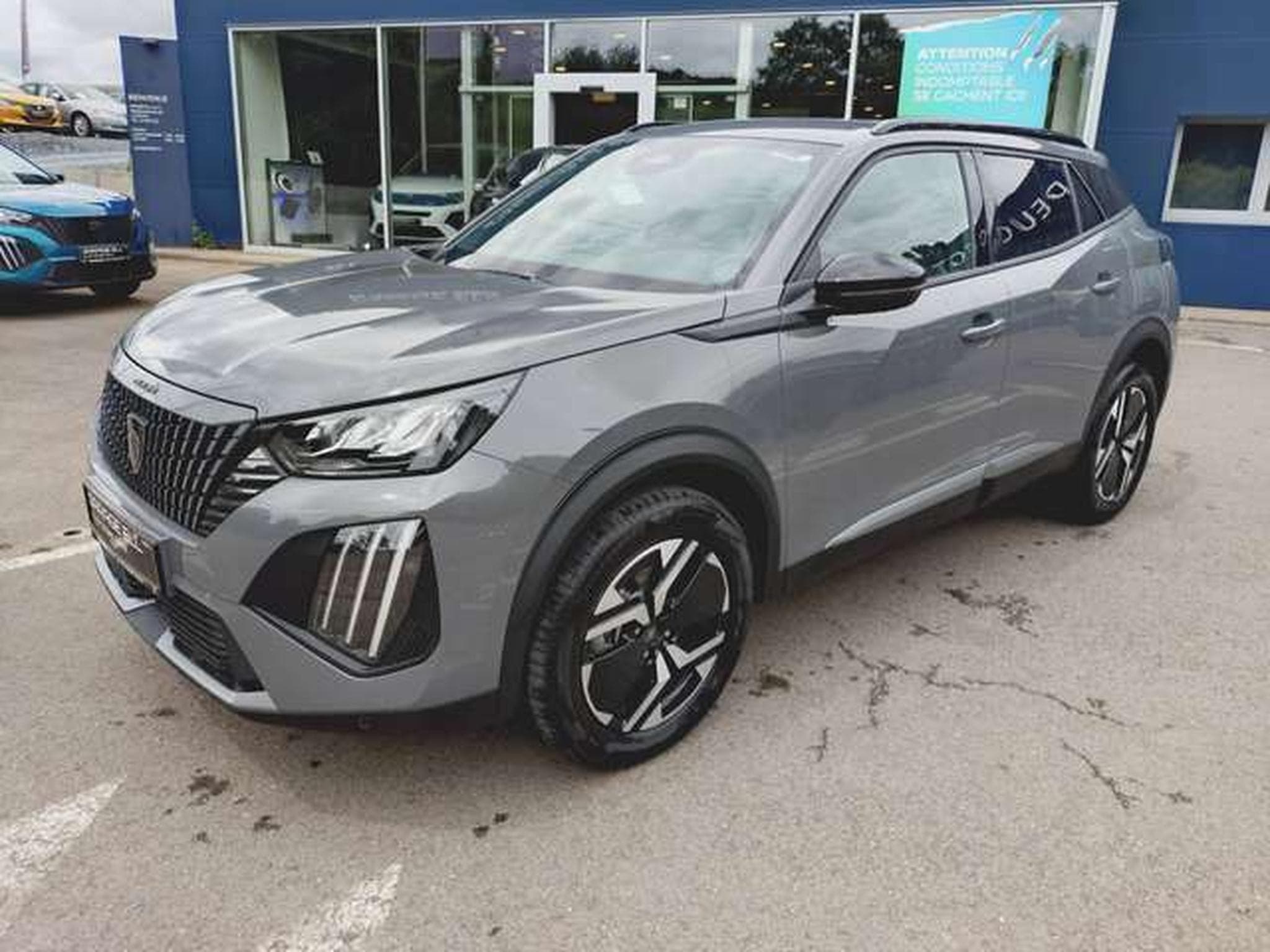 Peugeot 2008 Hybrid 145 Allure (2026) - Photo 1