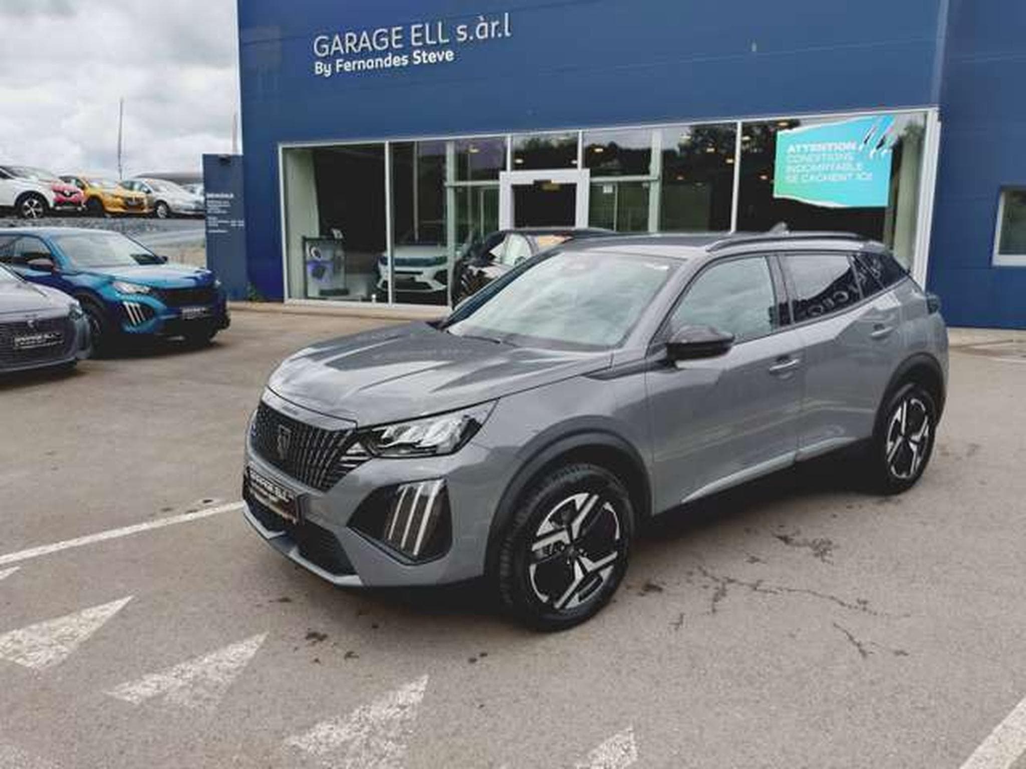 Peugeot 2008 Hybrid 145 Allure (2026) - Photo 2