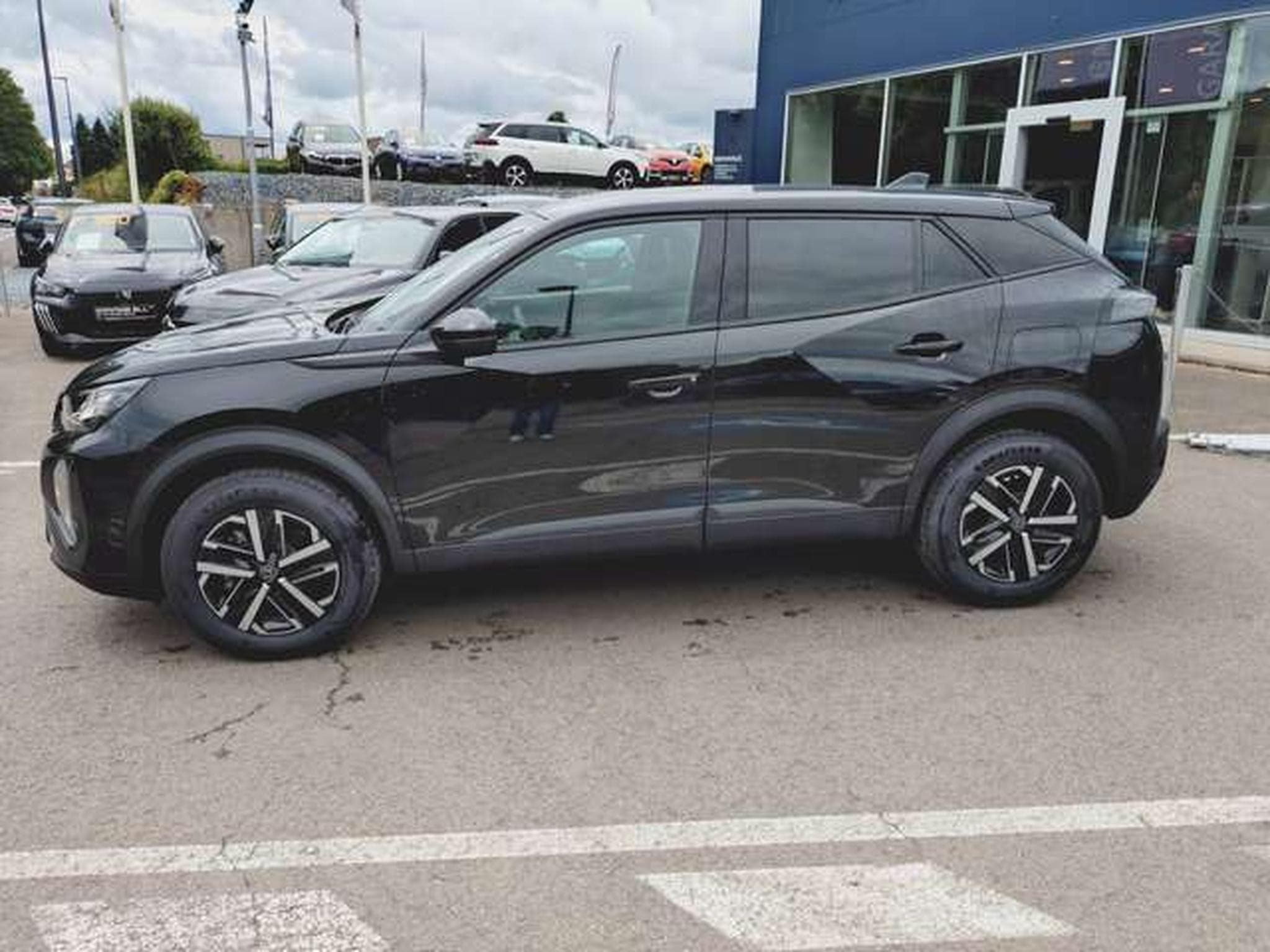 Peugeot 2008 Hybrid 145 Allure (2026) - Photo 3