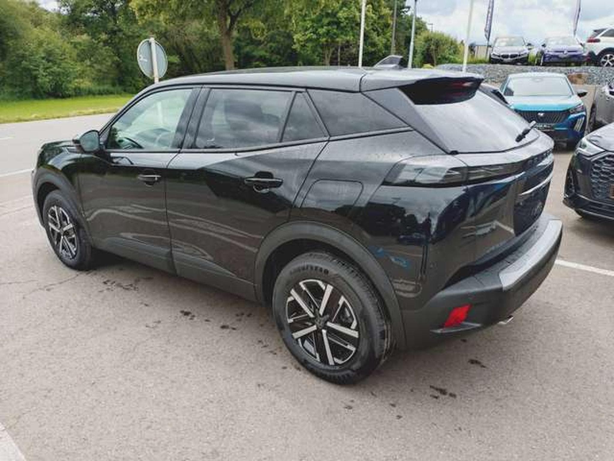 Peugeot 2008 Hybrid 145 Allure (2026) - Photo 4