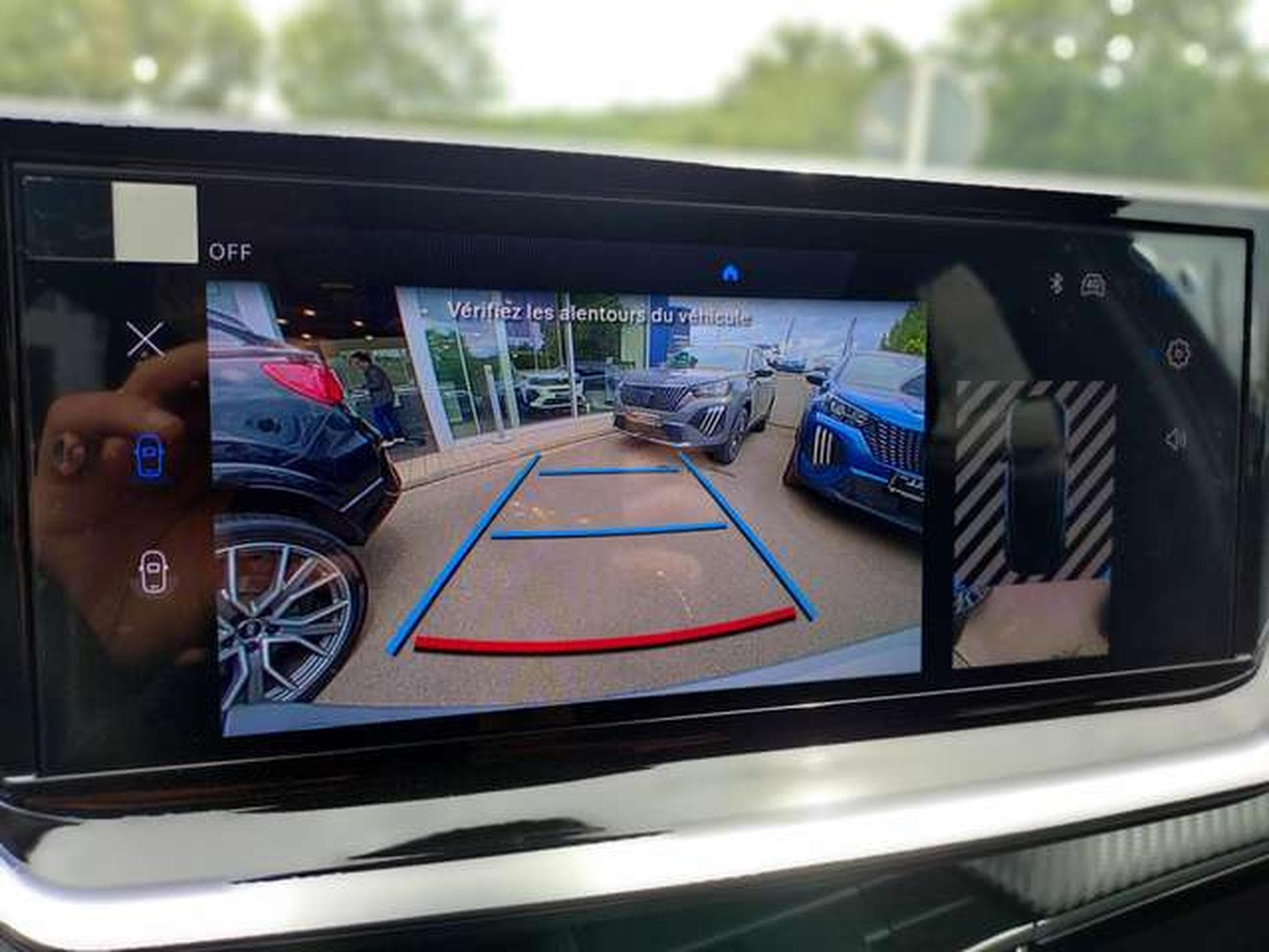 Peugeot 2008 Hybrid 145 Allure (2026) - Photo 9