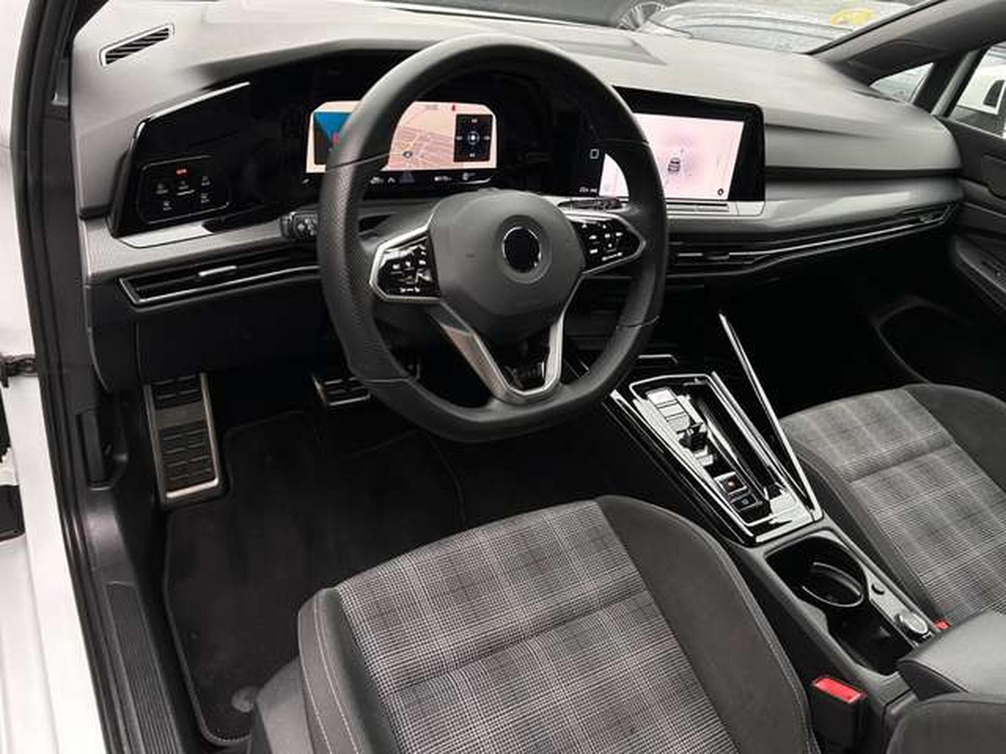 VW Golf 2.0 TDI 200 GTD DSG (2023) - Photo 12