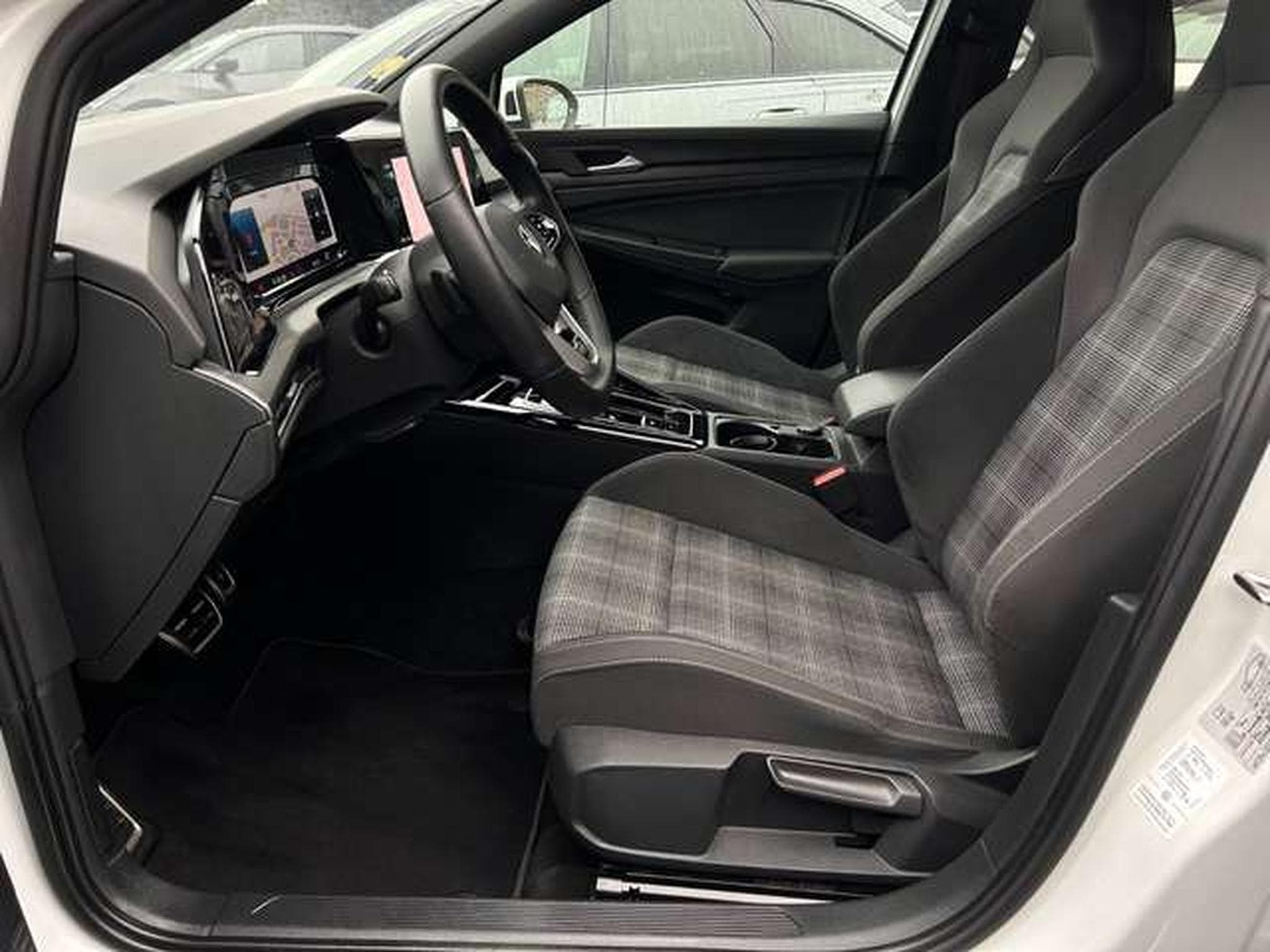 VW Golf 2.0 TDI 200 GTD DSG (2023) - Photo 13