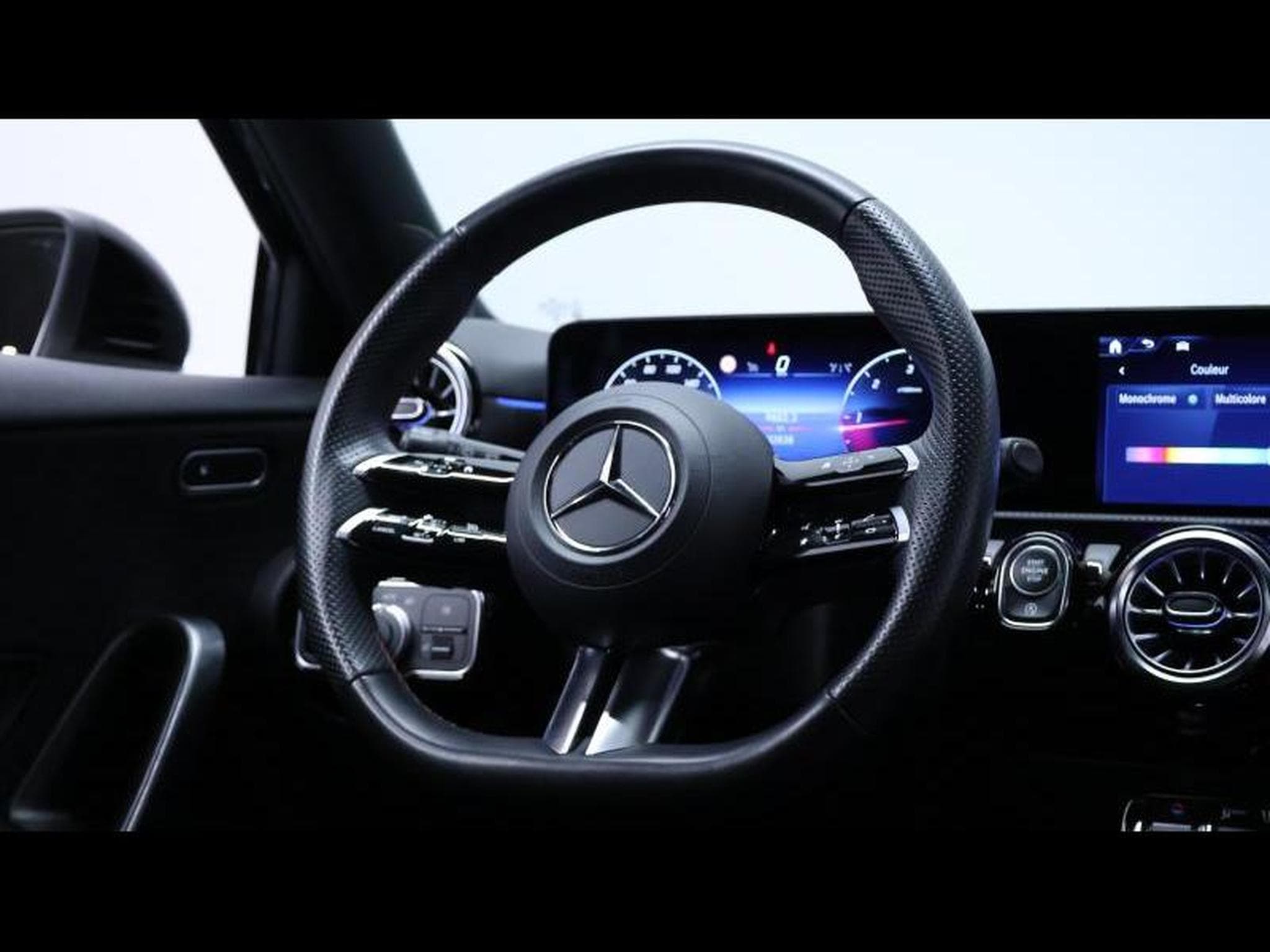 Mercedes A 180 d AMG Line 8g-DCT (2024) - Foto 16