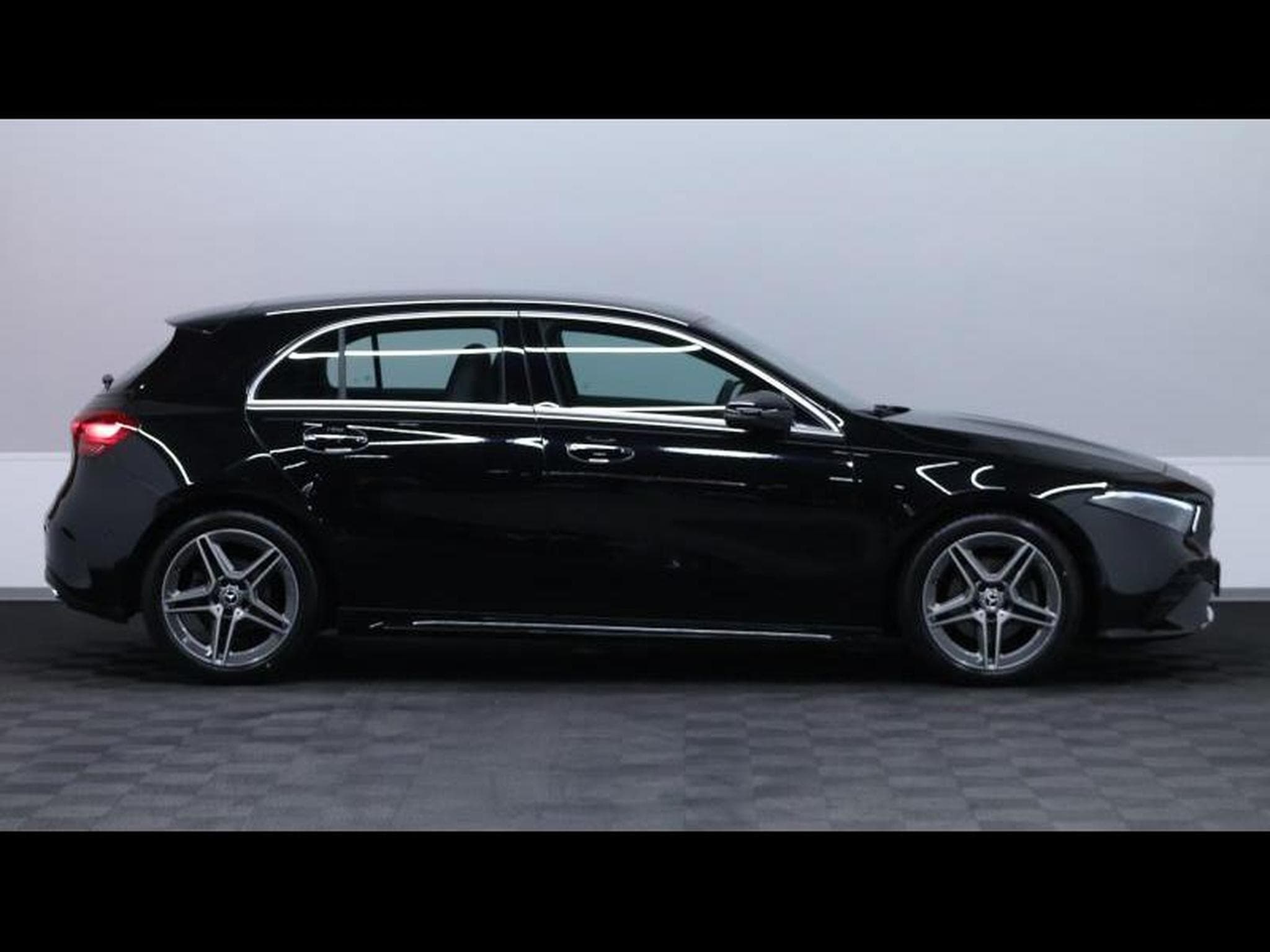 Mercedes A 180 d AMG Line 8g-DCT (2024) - Foto 4