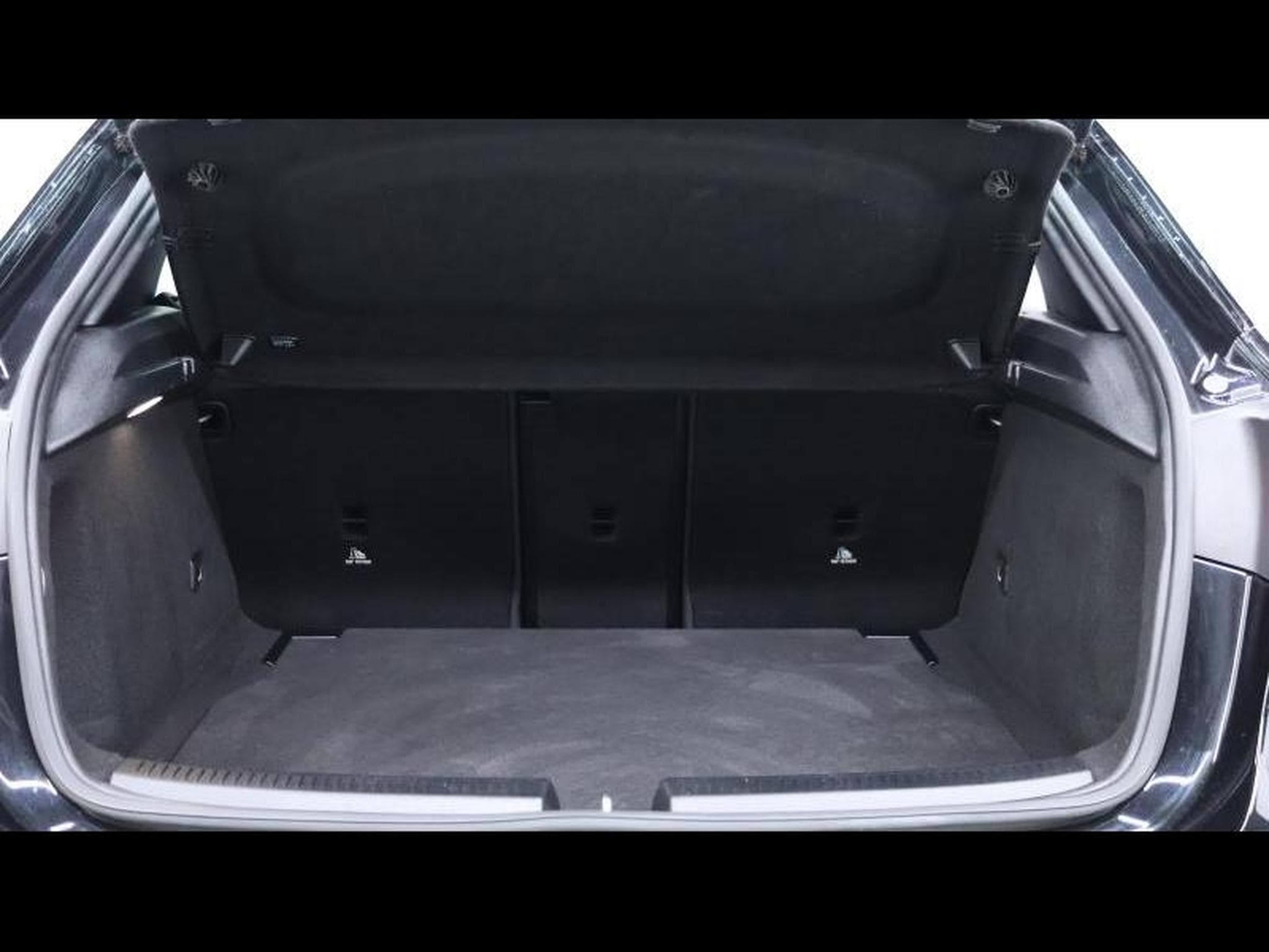 Mercedes A 180 d AMG Line 8g-DCT (2024) - Foto 6