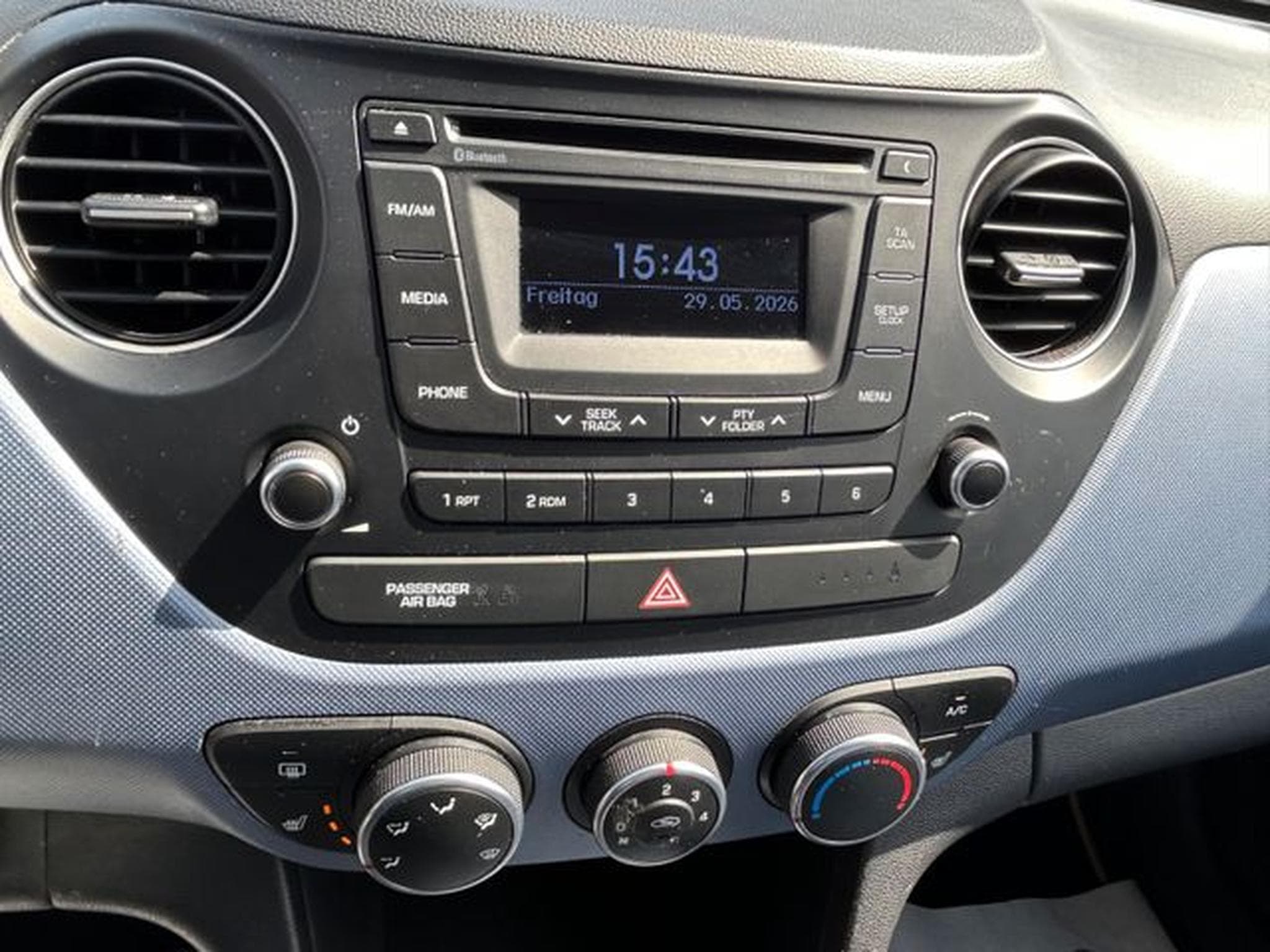 Hyundai i10 i10 YES! *LED*SHZ*Bluetooth*MFL*Tempomat*Euro6* (2015) - Foto 11