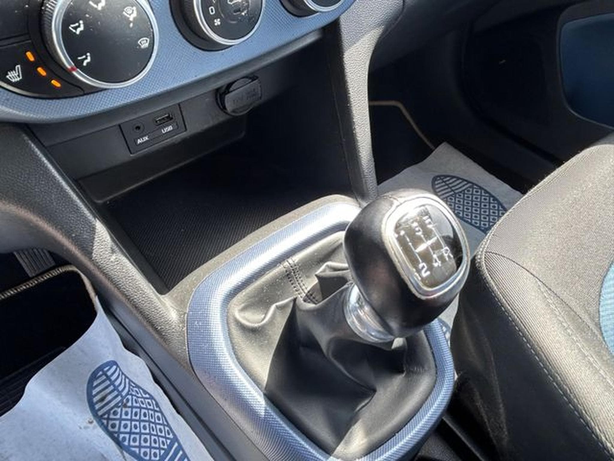 Hyundai i10 i10 YES! *LED*SHZ*Bluetooth*MFL*Tempomat*Euro6* (2015) - Foto 12