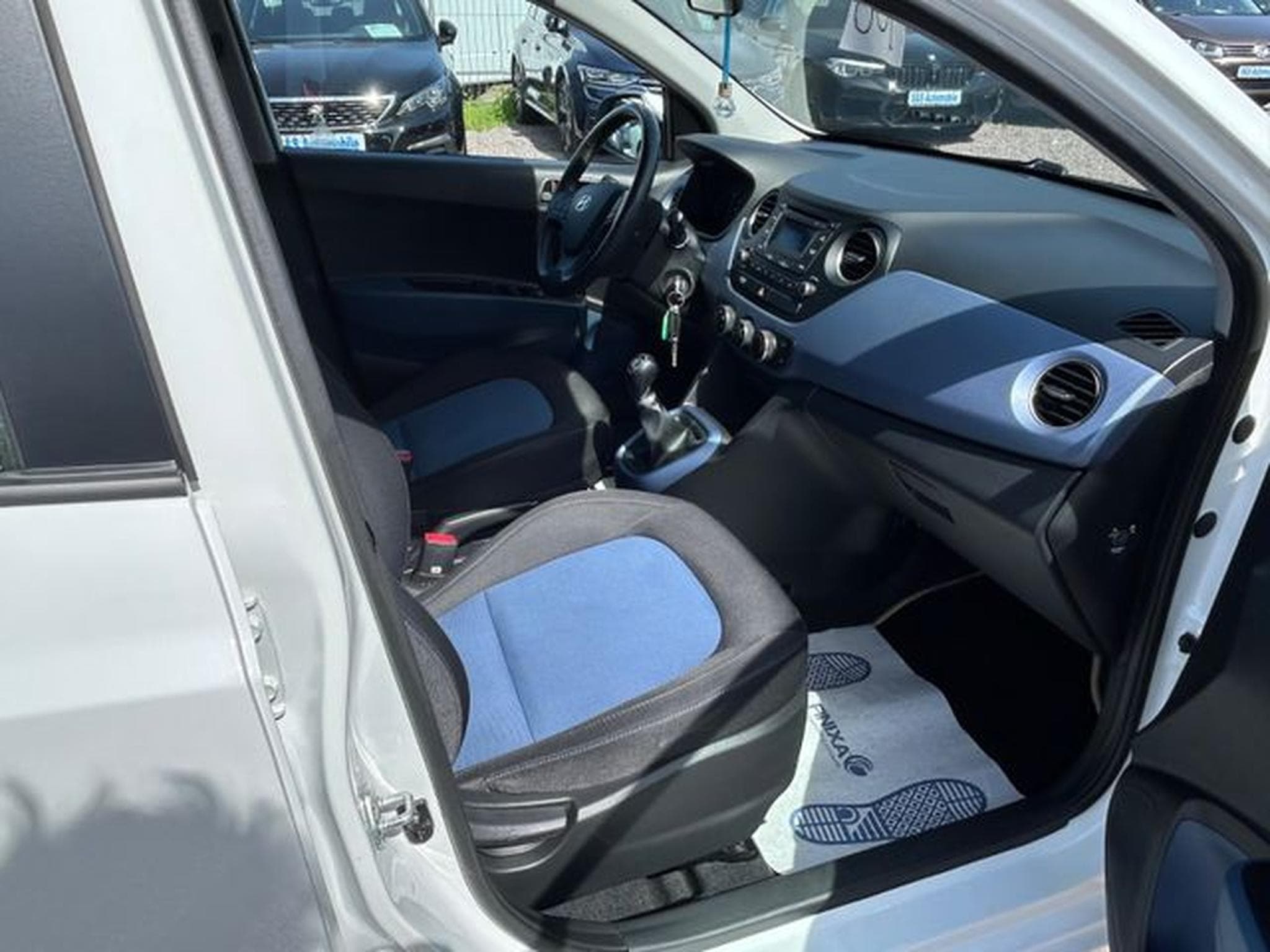 Hyundai i10 i10 YES! *LED*SHZ*Bluetooth*MFL*Tempomat*Euro6* (2015) - Foto 9
