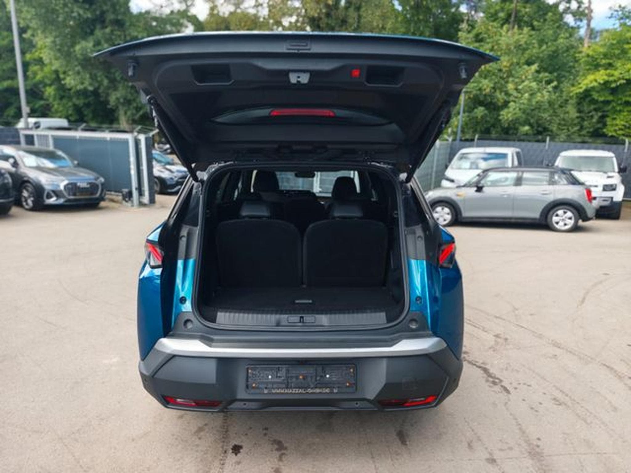 Peugeot 5008 5008 GT*APPLE CAR*NAVI*GARANTIE*7-SITZER*KAMERA* (2025) - Photo 8