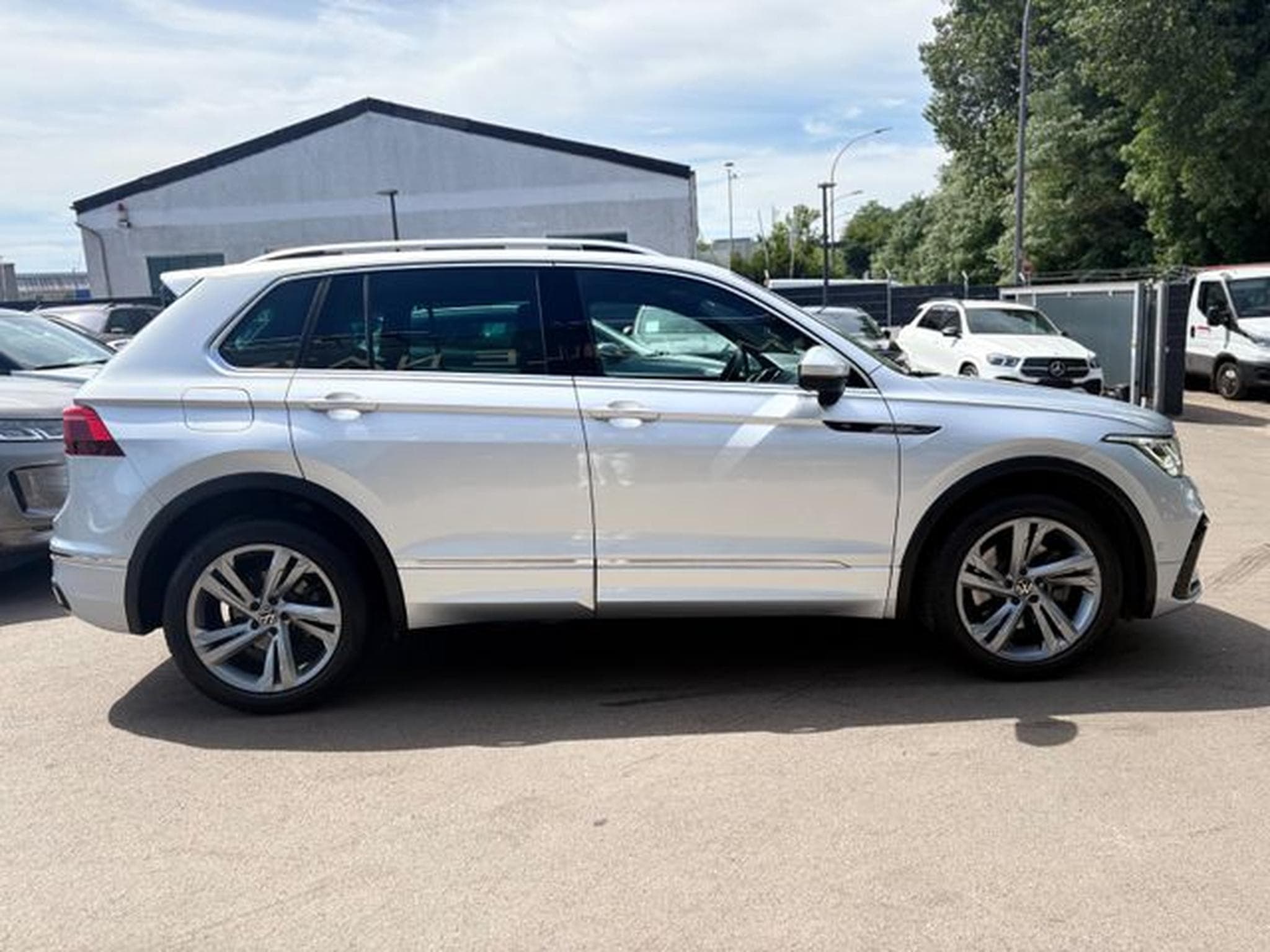 VW Tiguan TIGUAN R-LINE 4MOTION *AUT*LED*KAM*SHZ*LEDER* (2021) - Foto 12
