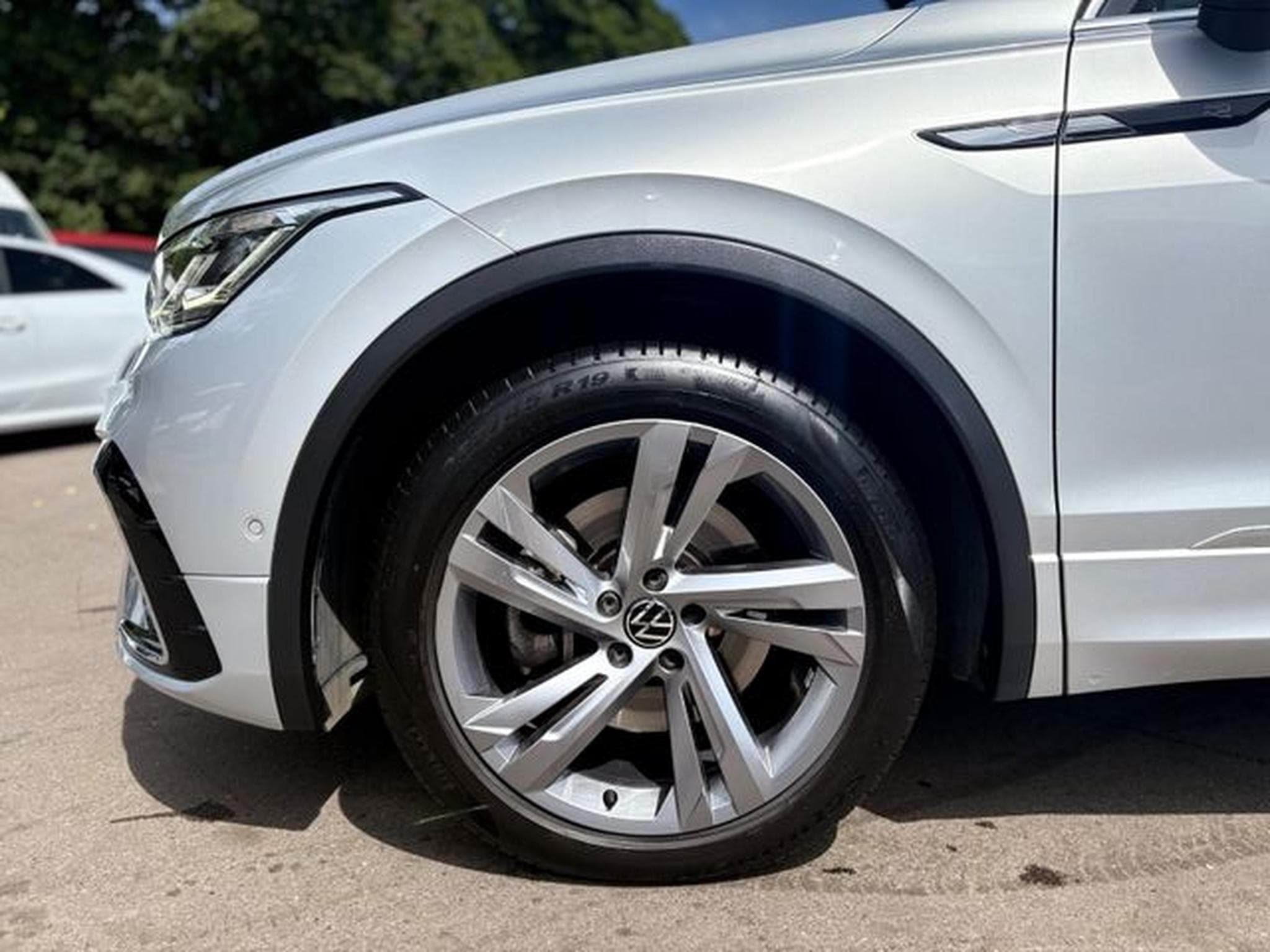 VW Tiguan TIGUAN R-LINE 4MOTION *AUT*LED*KAM*SHZ*LEDER* (2021) - Foto 13