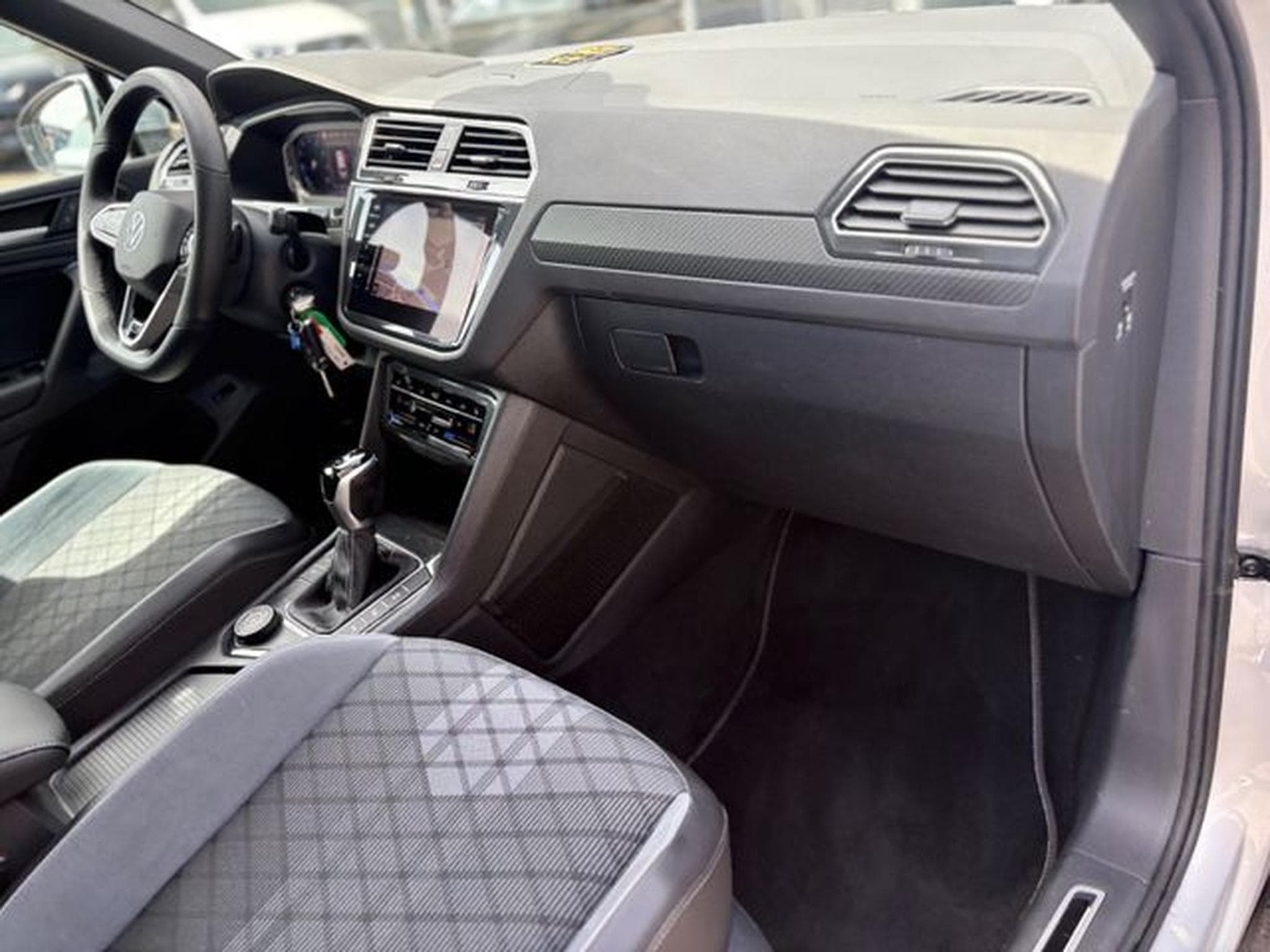 VW Tiguan TIGUAN R-LINE 4MOTION *AUT*LED*KAM*SHZ*LEDER* (2021) - Foto 15
