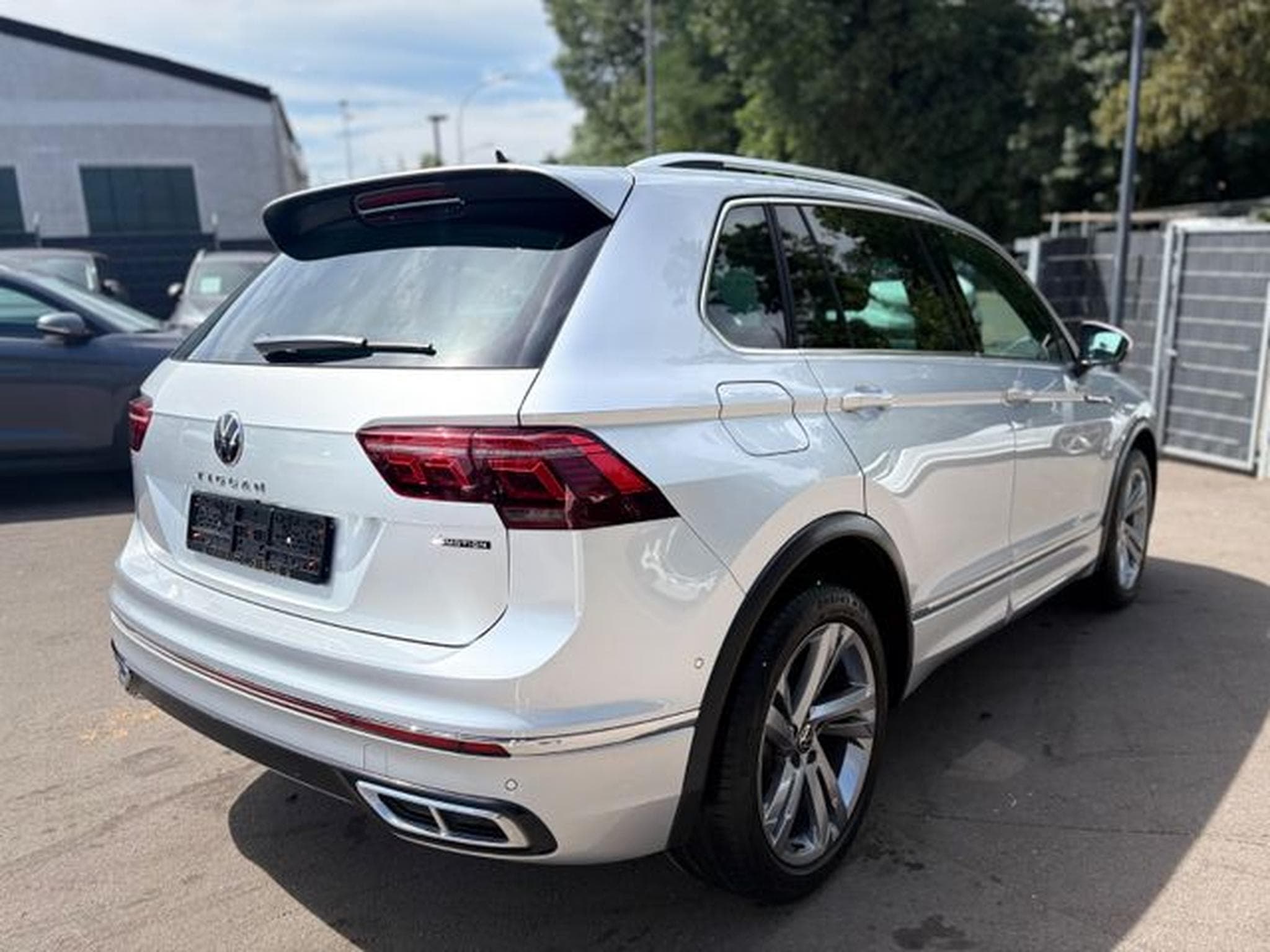 VW Tiguan TIGUAN R-LINE 4MOTION *AUT*LED*KAM*SHZ*LEDER* (2021) - Foto 7