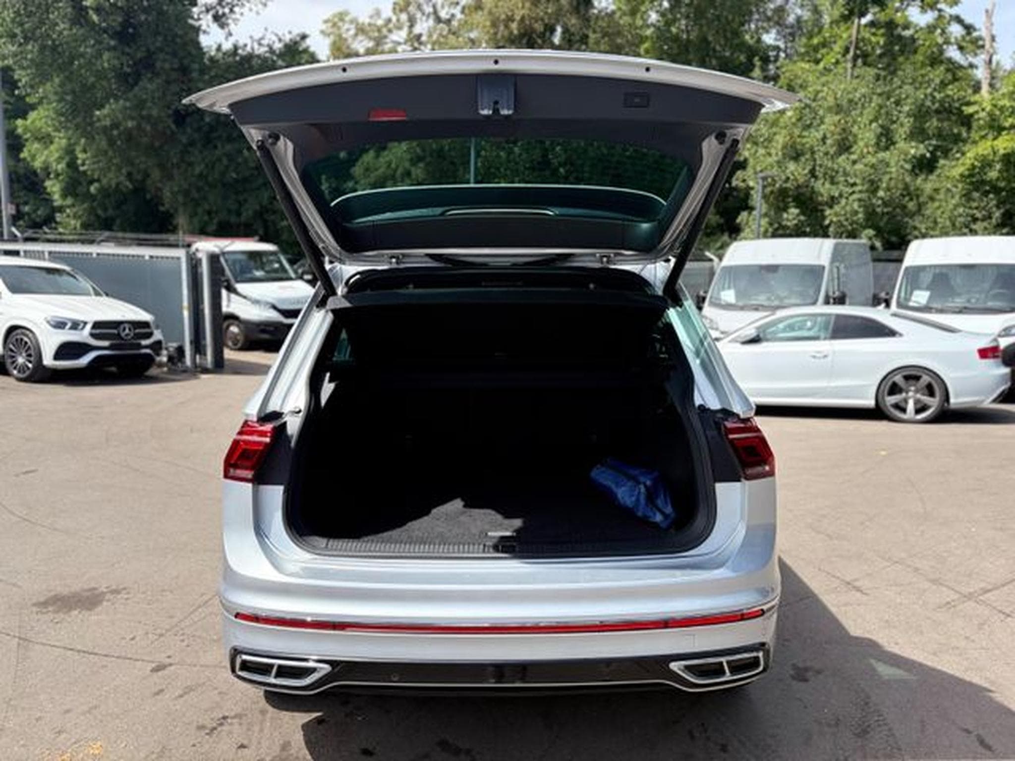 VW Tiguan TIGUAN R-LINE 4MOTION *AUT*LED*KAM*SHZ*LEDER* (2021) - Foto 9