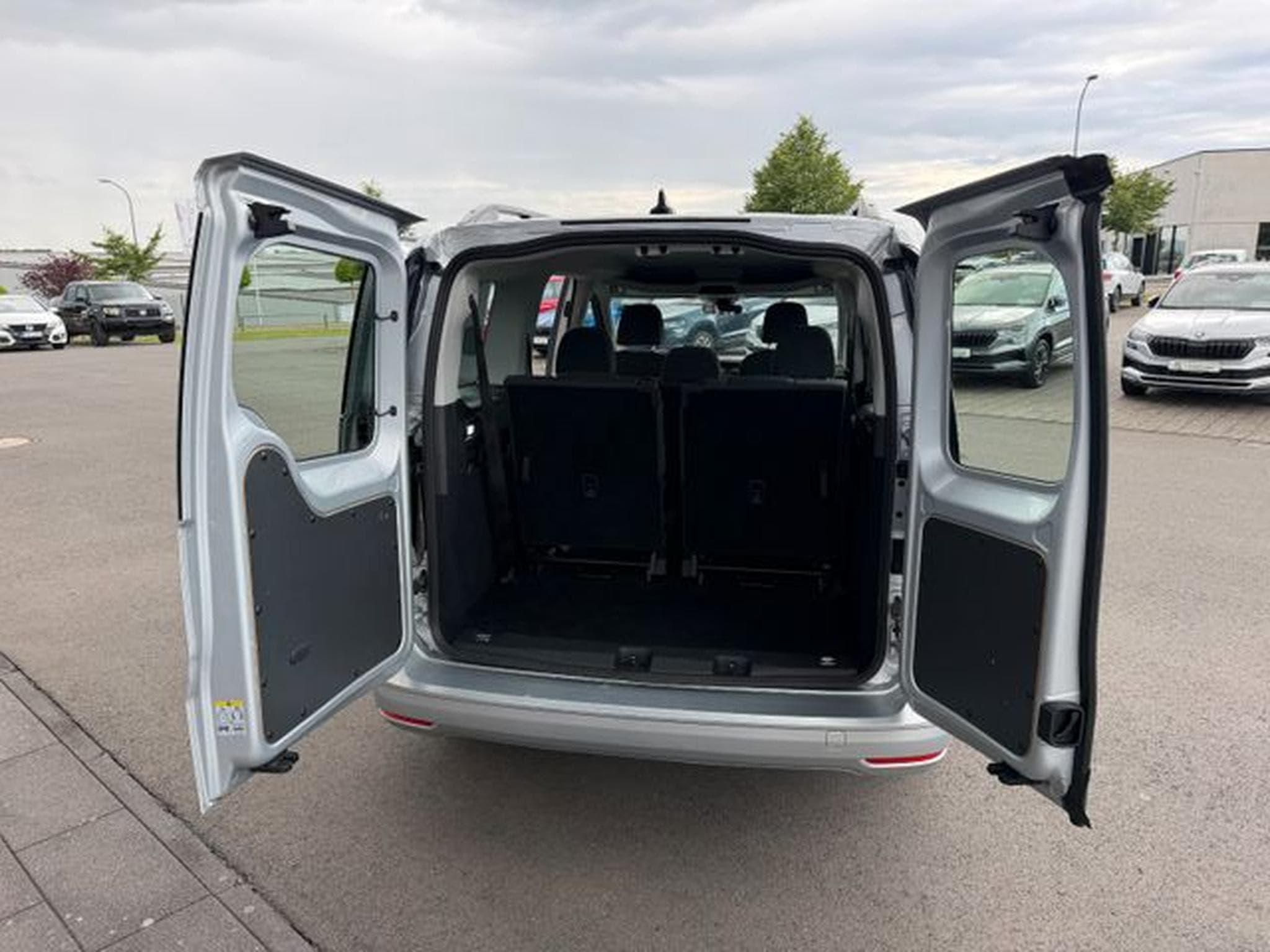 VW Caddy Caddy 2,0TDi Maxi 7-Sitze Schalter Carplay (2021) - Photo 10