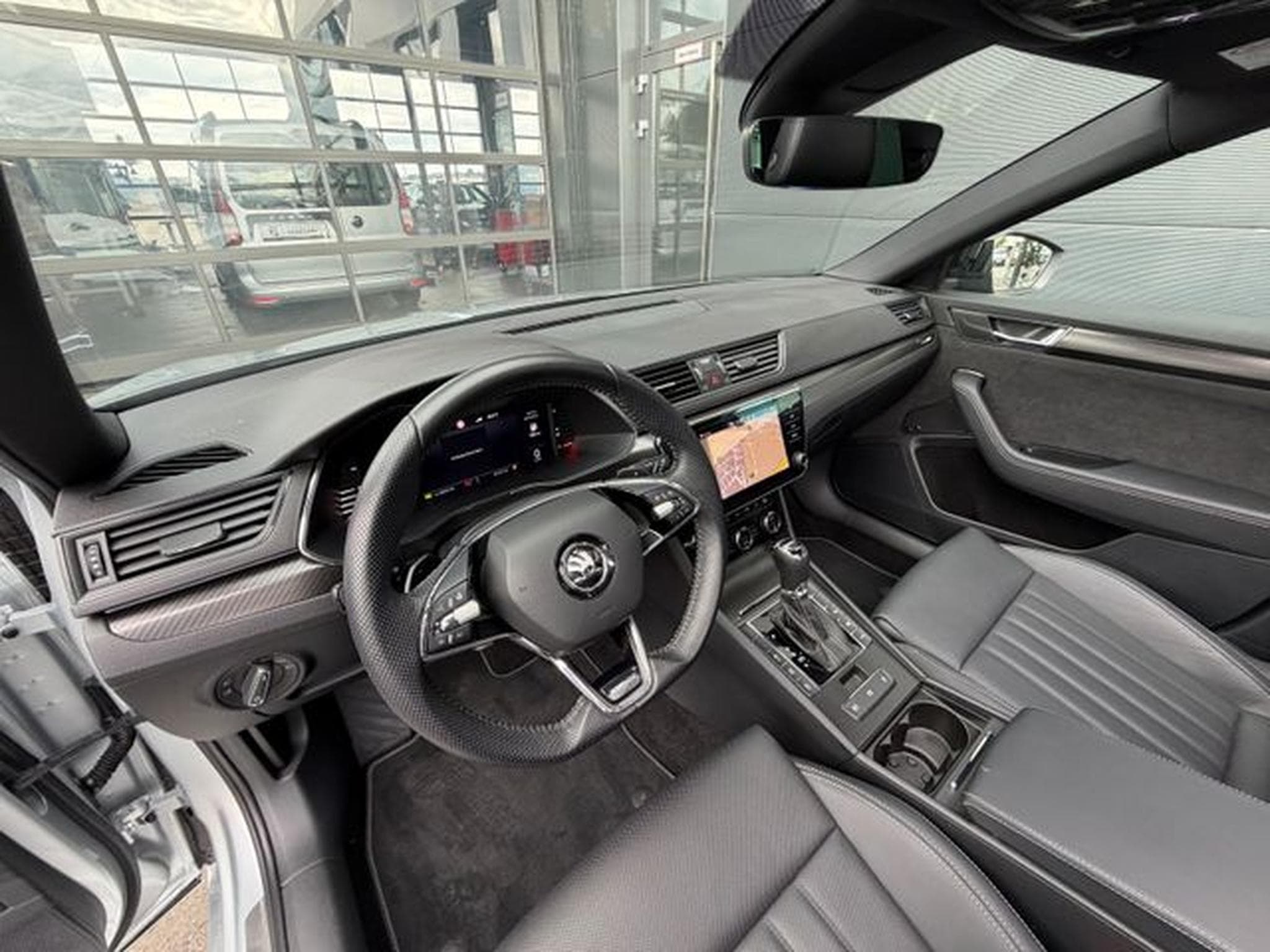 Skoda Superb Superb Kombi 2,0TDi Sportline 4x4 AHK Pano Canto (2023) - Foto 11