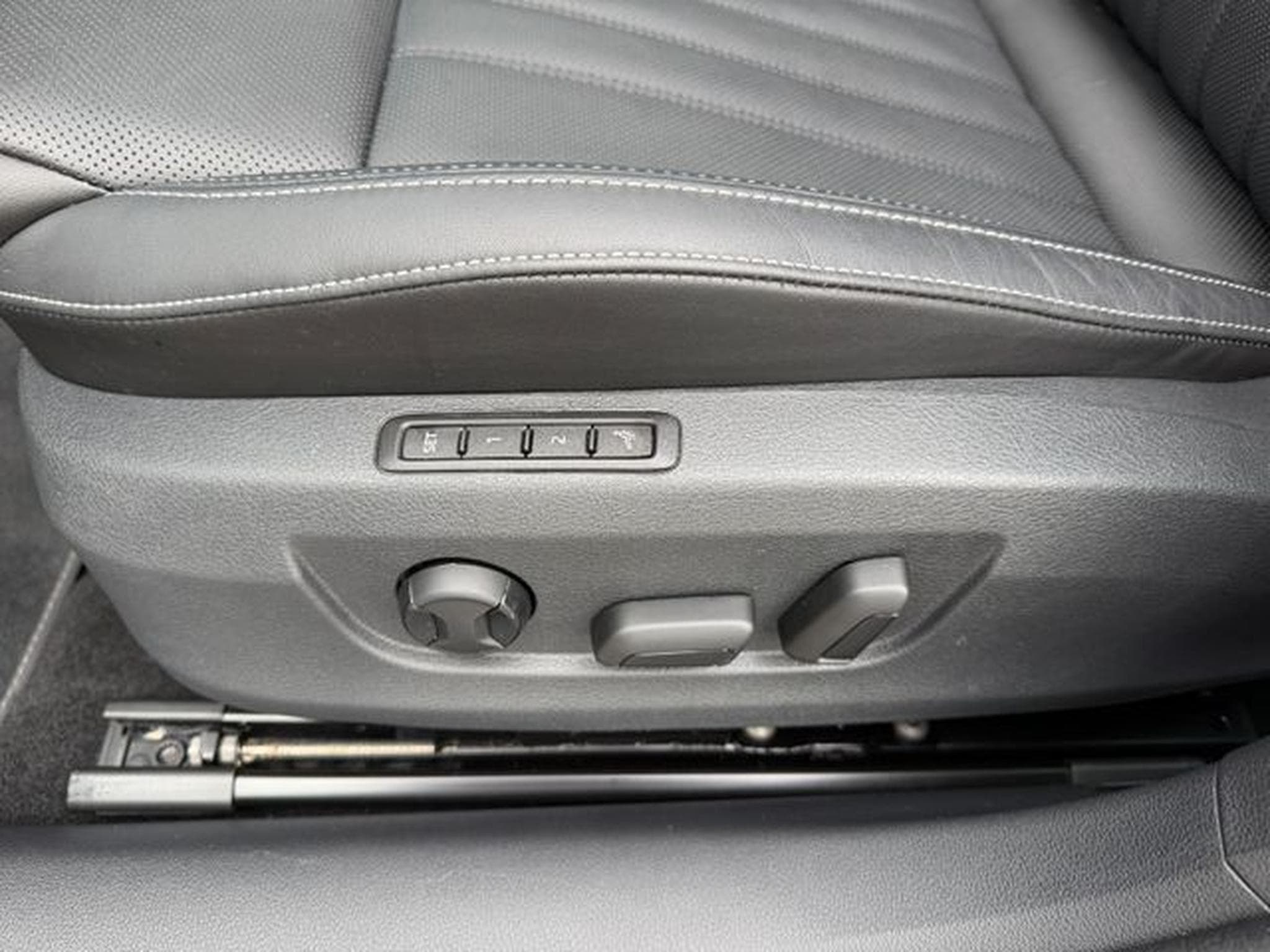 Skoda Superb Superb Kombi 2,0TDi Sportline 4x4 AHK Pano Canto (2023) - Foto 13