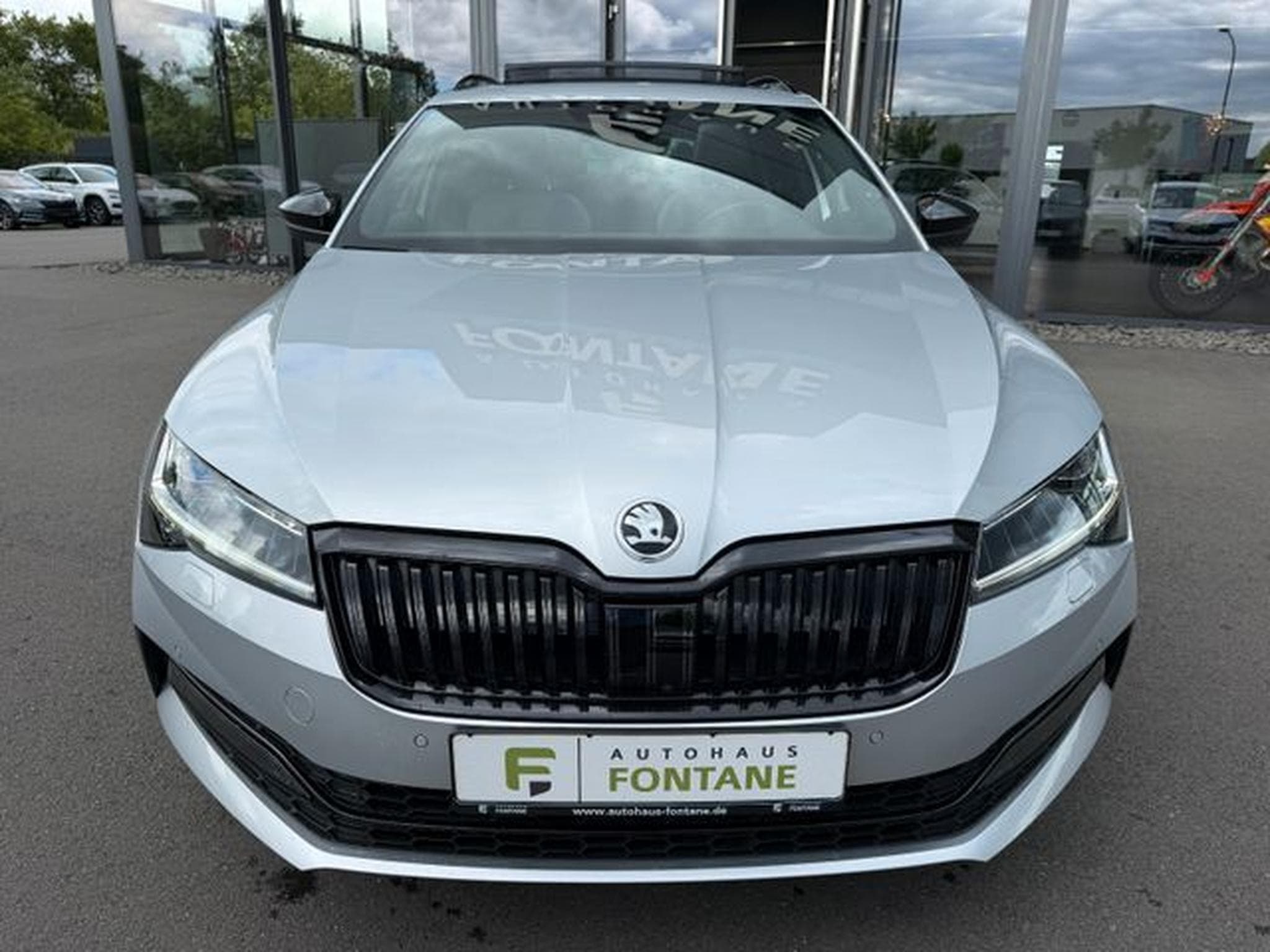 Skoda Superb Superb Kombi 2,0TDi Sportline 4x4 AHK Pano Canto (2023) - Foto 3