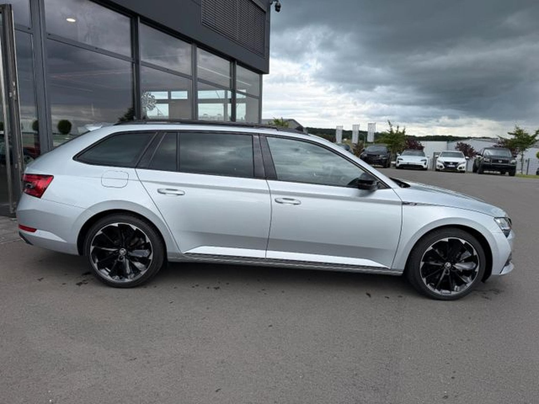 Skoda Superb Superb Kombi 2,0TDi Sportline 4x4 AHK Pano Canto (2023) - Foto 5