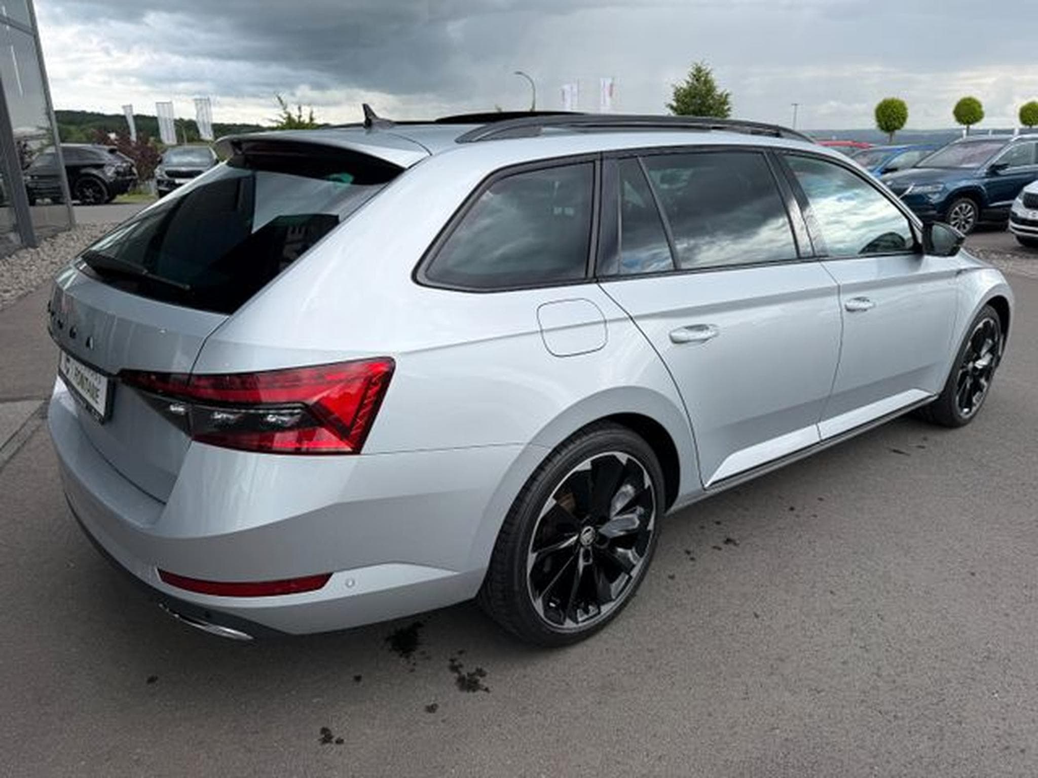 Skoda Superb Superb Kombi 2,0TDi Sportline 4x4 AHK Pano Canto (2023) - Foto 6