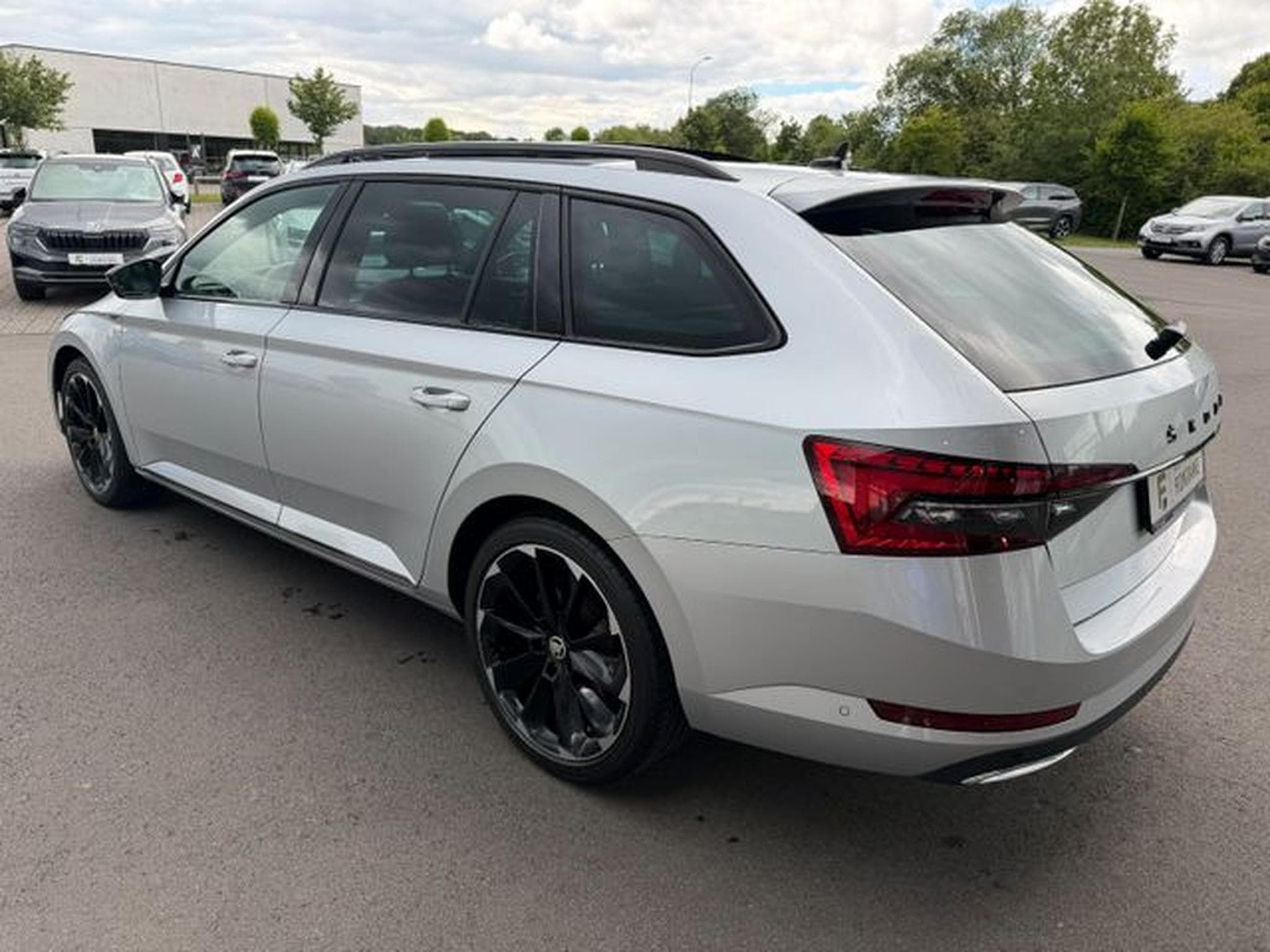 Skoda Superb Superb Kombi 2,0TDi Sportline 4x4 AHK Pano Canto (2023) - Foto 8