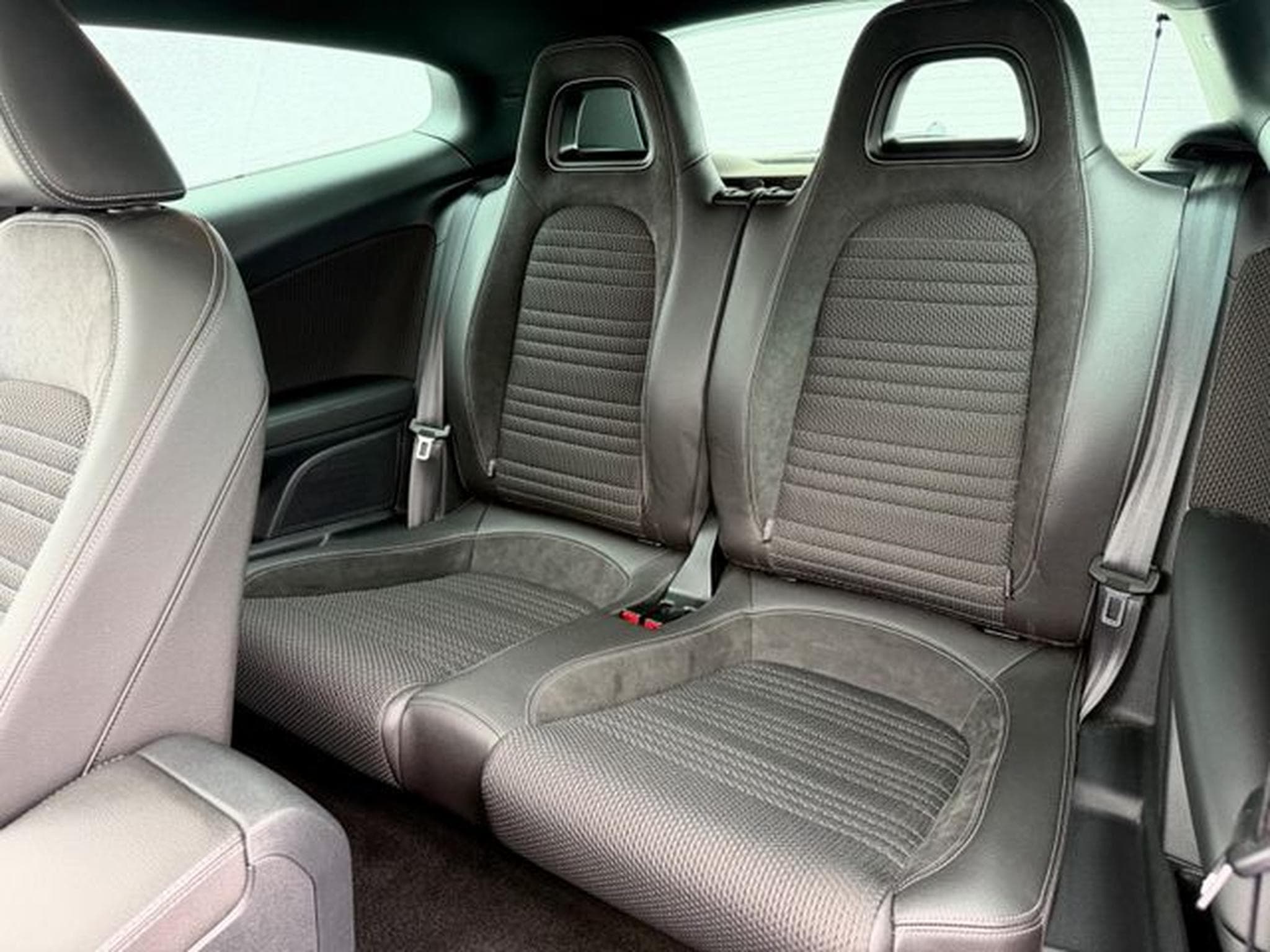 VW Scirocco Scirocco 1.4 TSI *Garantie*Navi*Bi-Xenon*Blueto* (2013) - Foto 12