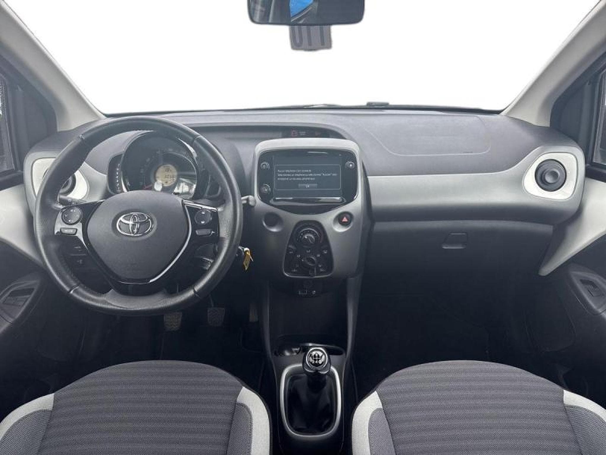 TOYOTA Aygo 1.0 VVT-i 72ch x-play 5p (2020) - Photo 2