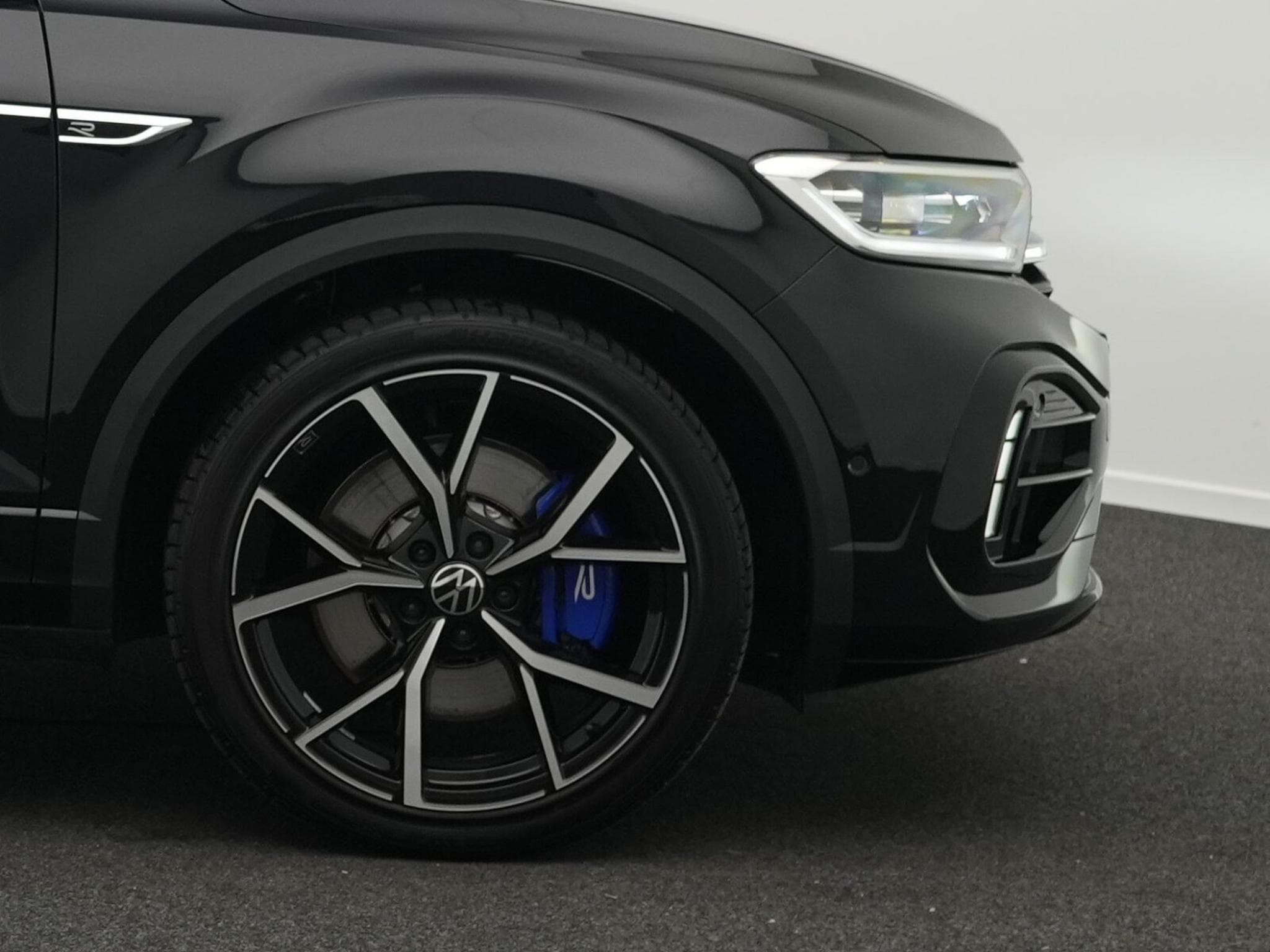 VW T-Roc 2.0 TSI R 4Motion IQ Light+Pano+19" (2024) - Photo 6