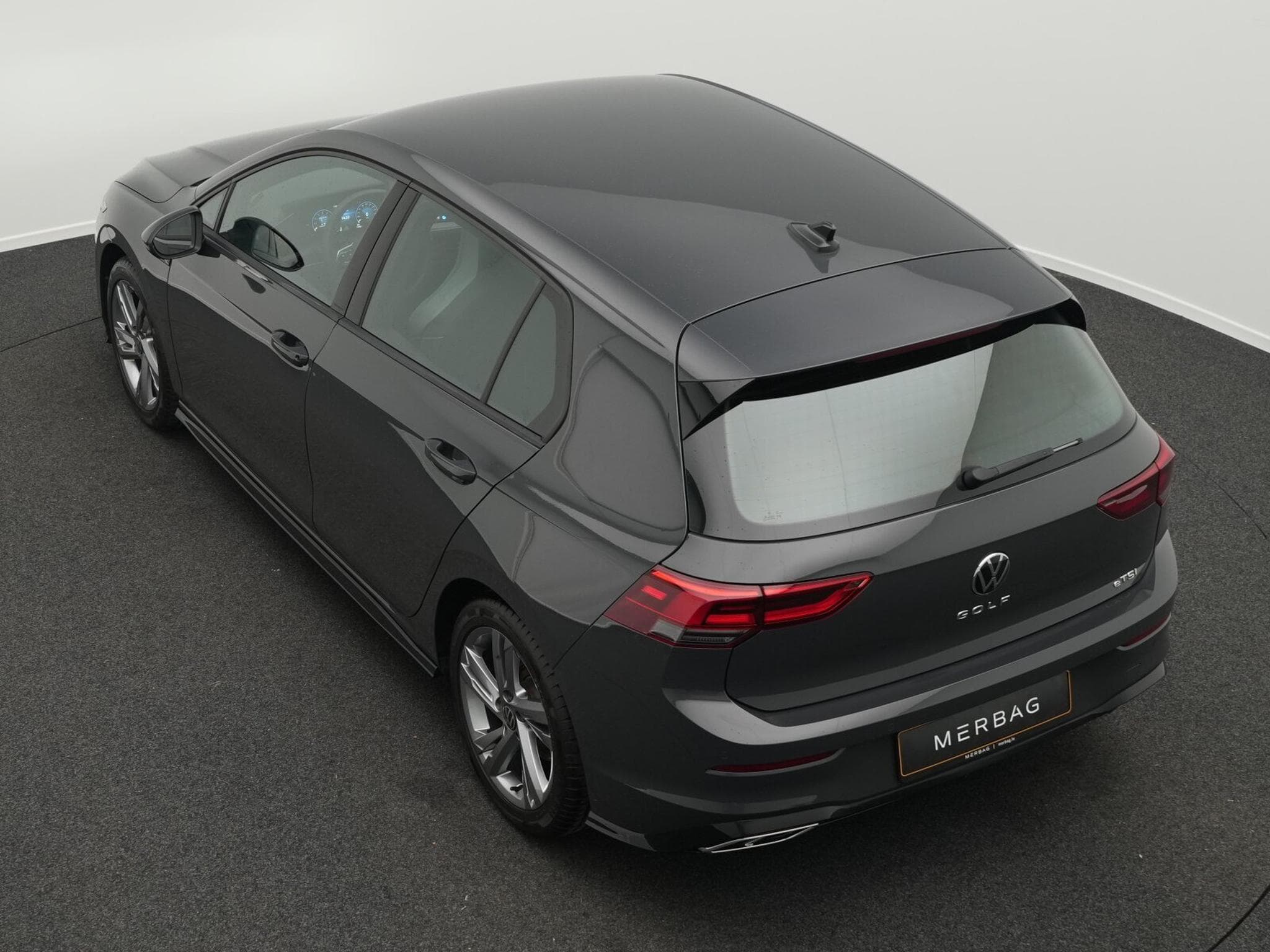 VW Golf VIII 1.5 eTSI R-Line (2024) - Photo 11