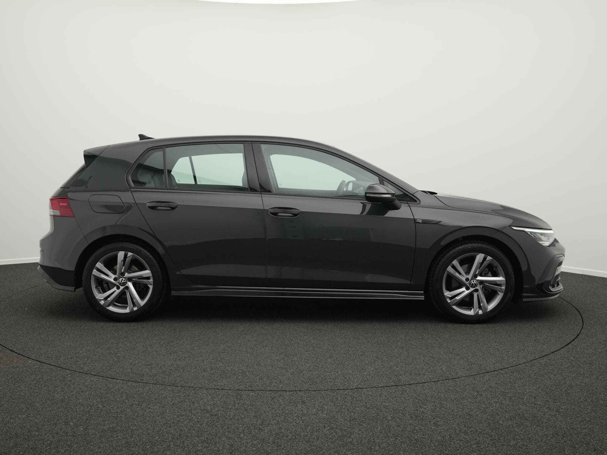 VW Golf VIII 1.5 eTSI R-Line (2024) - Photo 5