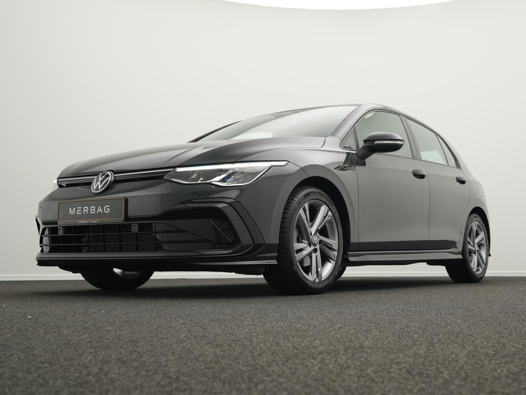 VW Golf VIII 1.5 eTSI R-Line (2024) - Photo 8