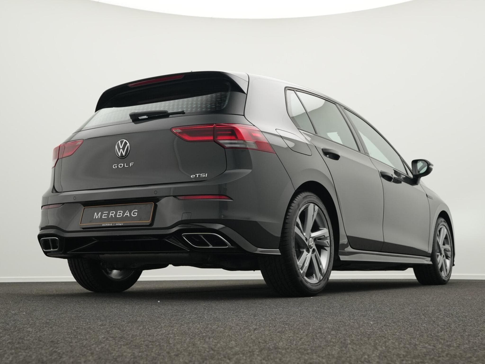 VW Golf VIII 1.5 eTSI R-Line (2024) - Photo 9