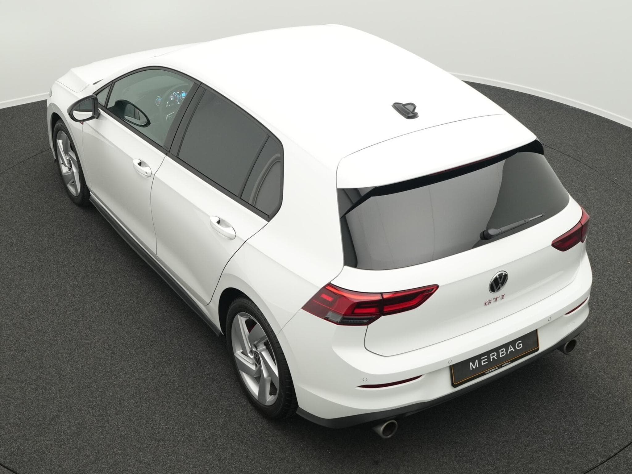 VW Golf VIII 2.0 TSI GTI (2024) - Photo 11