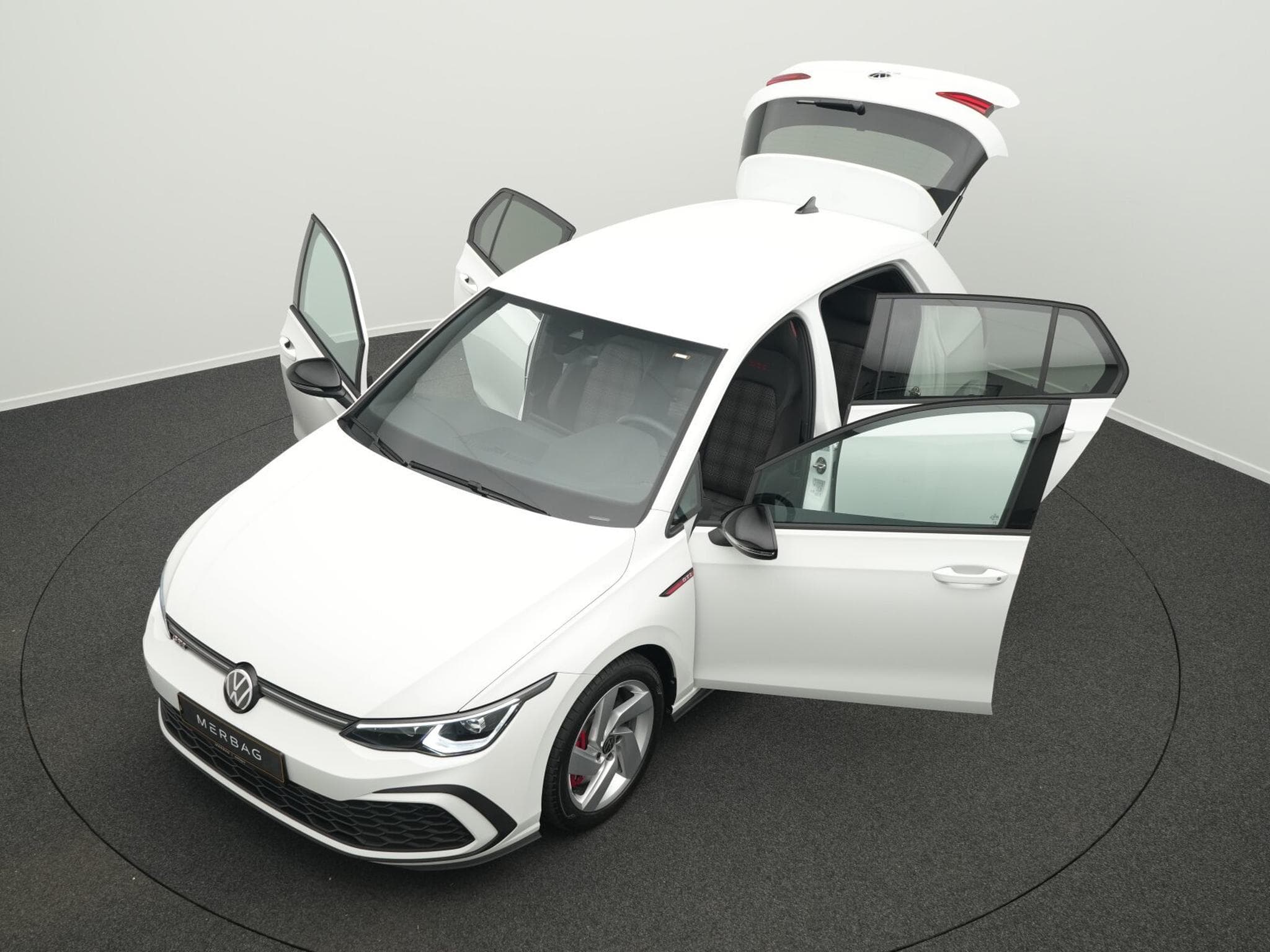 VW Golf VIII 2.0 TSI GTI (2024) - Photo 12
