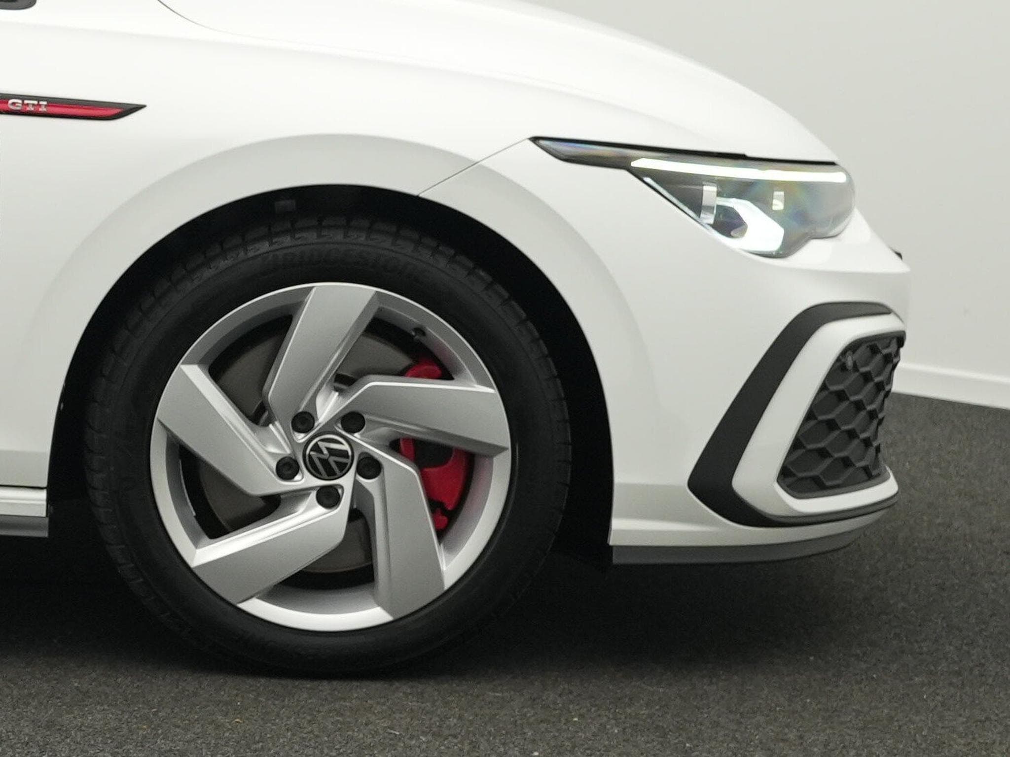 VW Golf VIII 2.0 TSI GTI (2024) - Photo 6