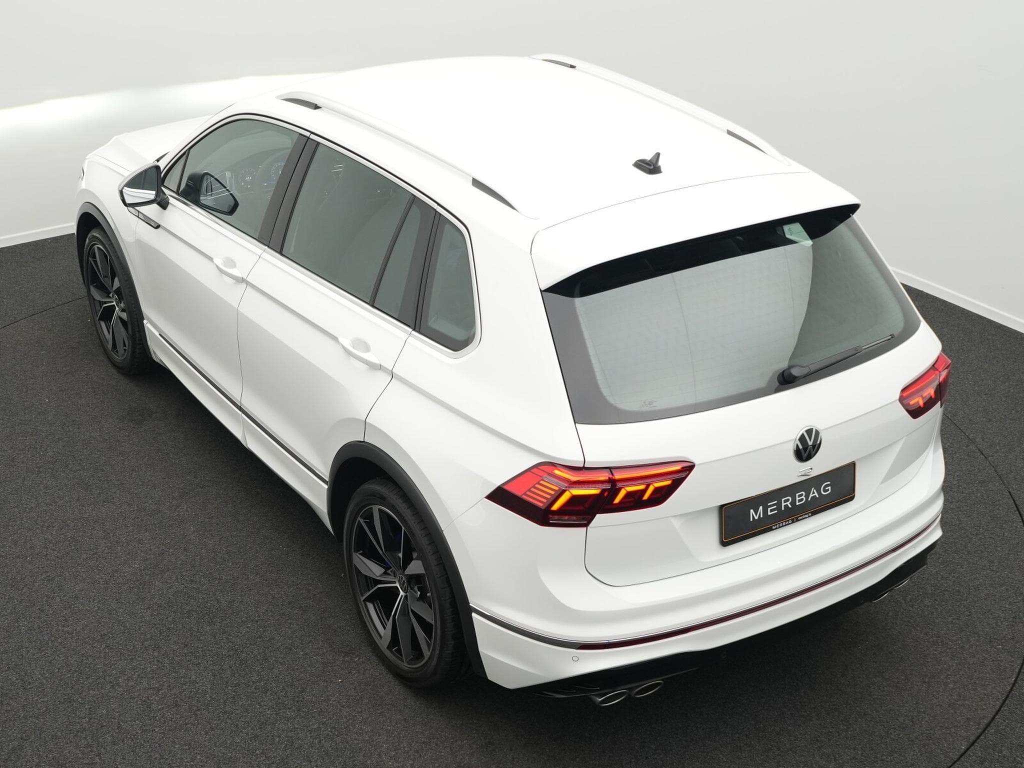 VW Tiguan 2.0 TSI R 4Motion OPF (2023) - Photo 11
