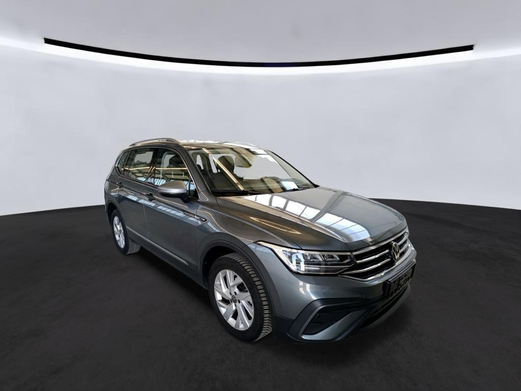 VW Tiguan Life 1.5 TSI 150 CV DSG7 *7 PLACES *ATTELAGE* *HAYON* (2025) - Foto 3