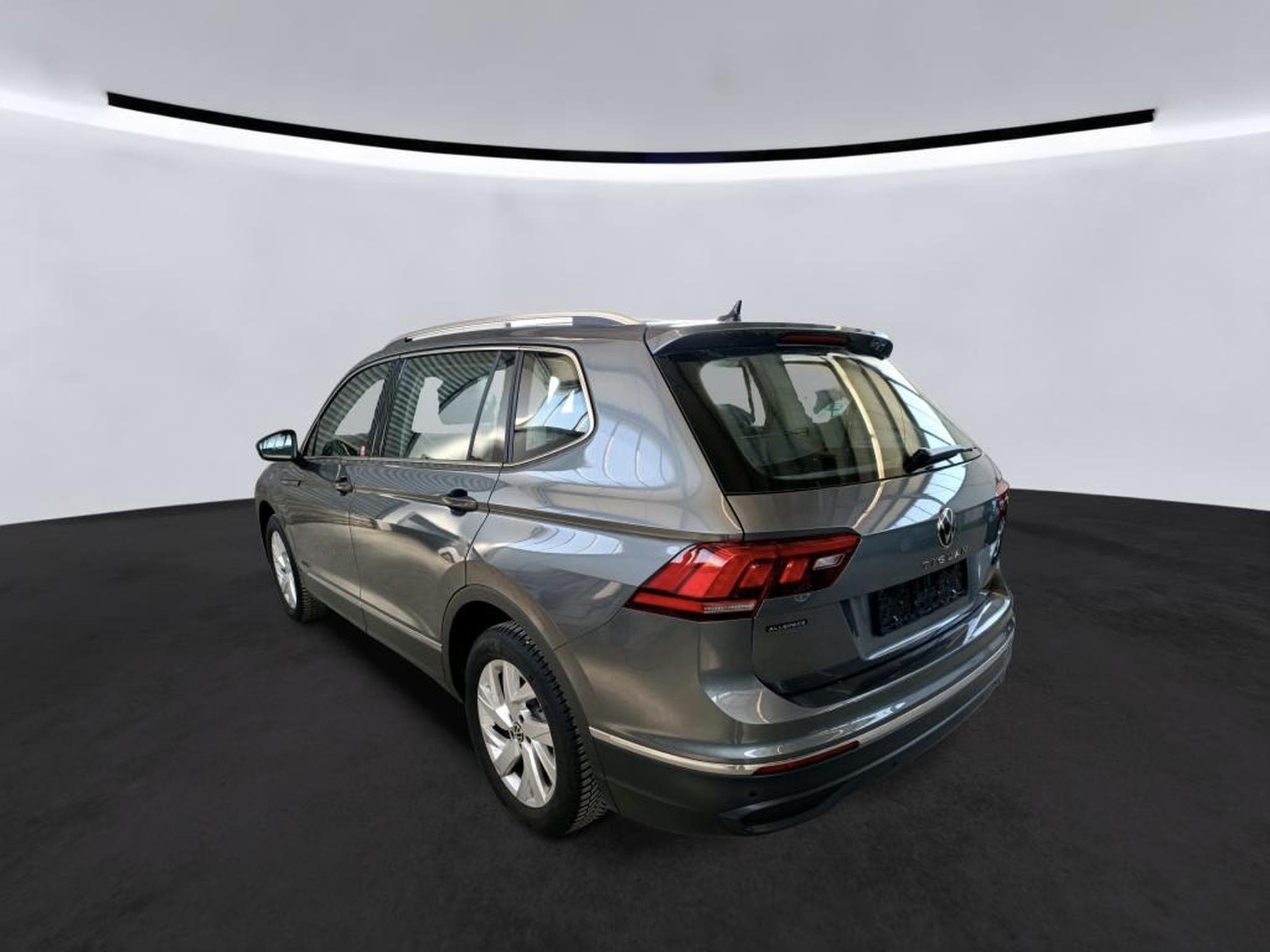 VW Tiguan Life 1.5 TSI 150 CV DSG7 *7 PLACES *ATTELAGE* *HAYON* (2025) - Foto 4