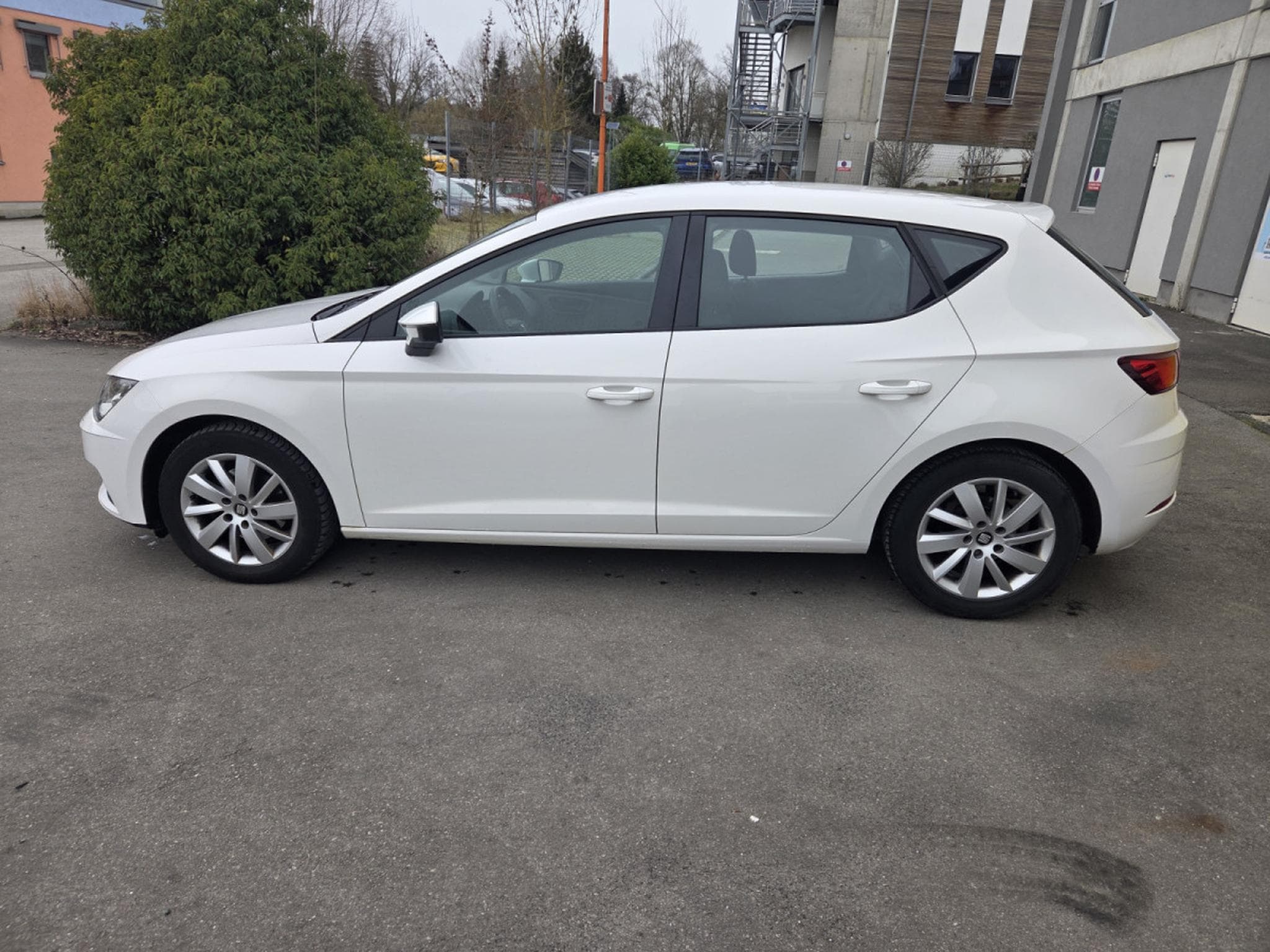 Seat Leon 1.6 Tdi 115 CV Garantie 12 Mois (2018) - Photo 2
