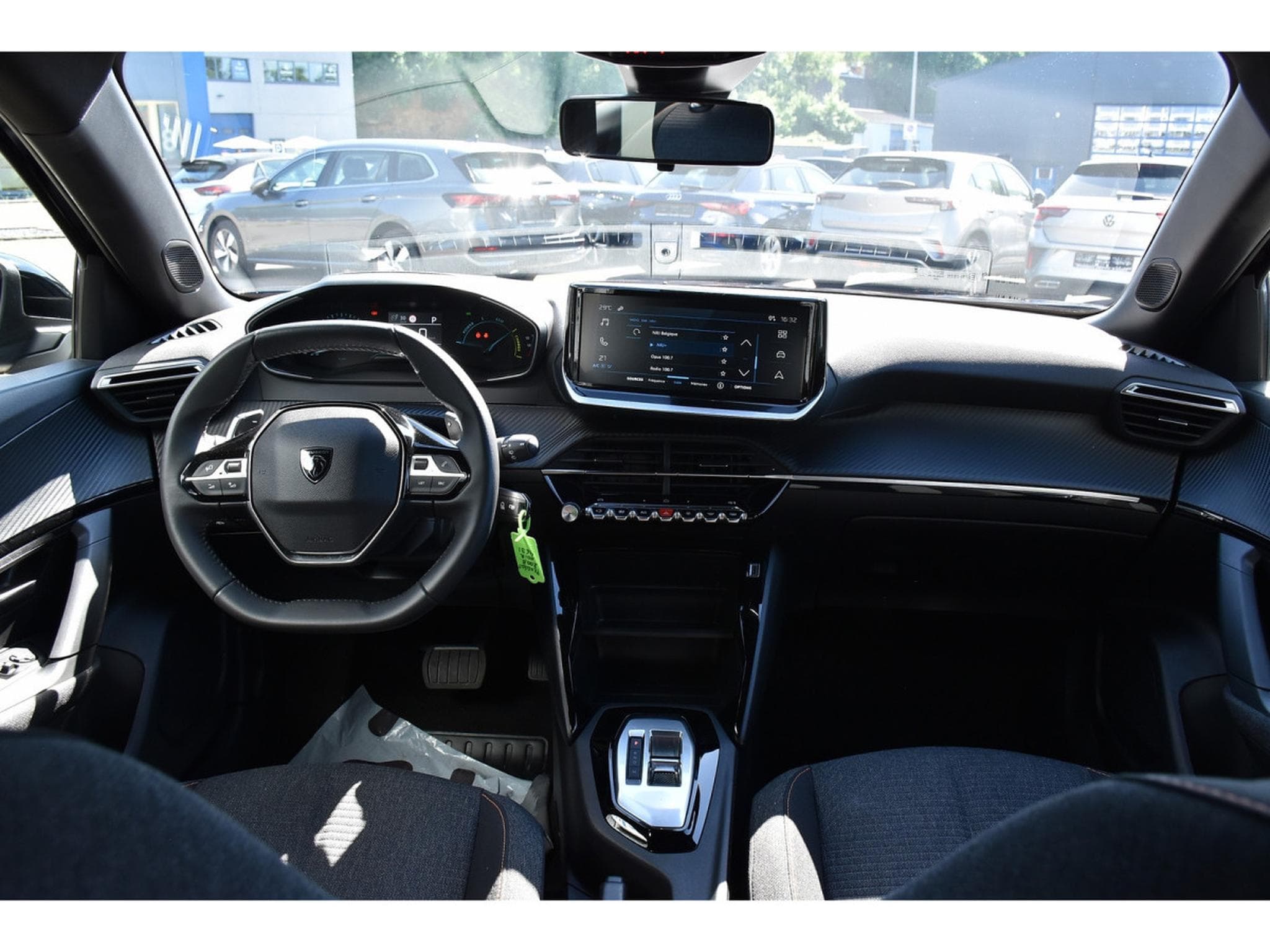 Peugeot 2008 1.2 Hybrid 145 e-DCS6 Style REGUL LANE PDC 1° MAIN (2025) - Photo 9