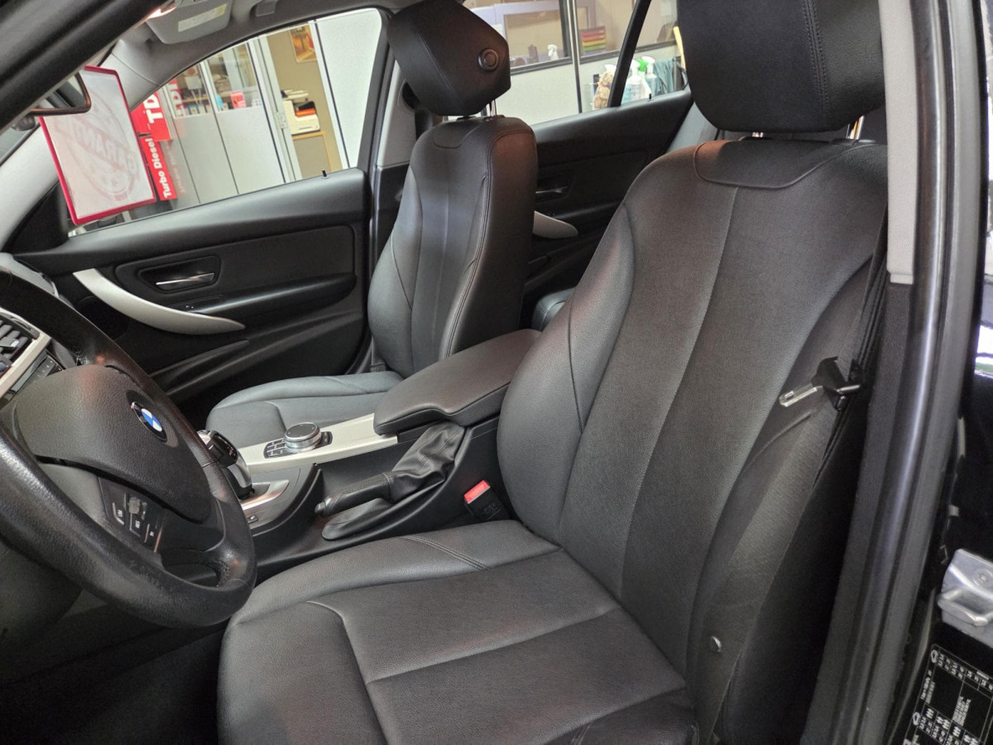BMW 318 dA 136CV (2019) - Photo 10