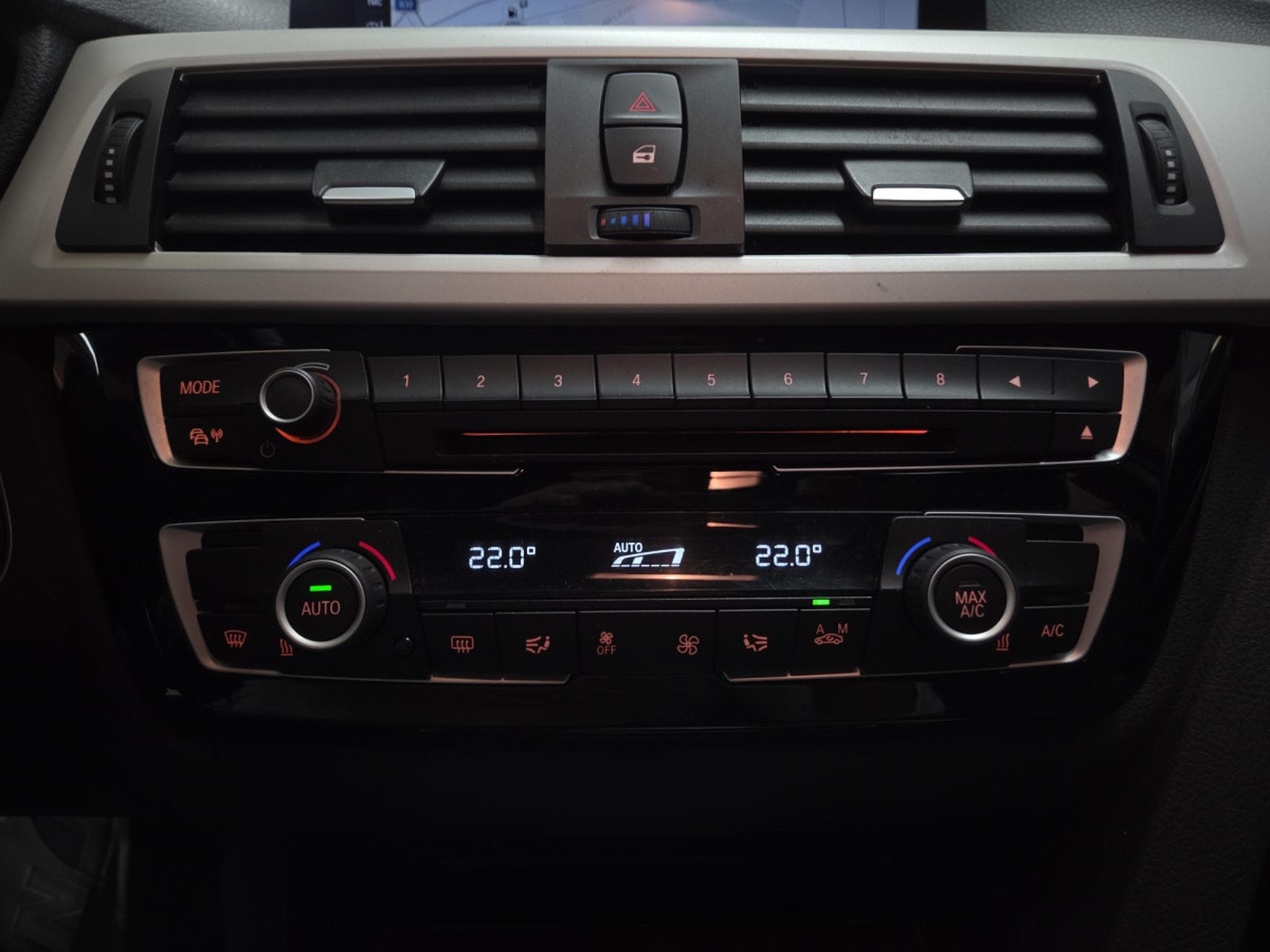 BMW 318 dA 136CV (2019) - Photo 13
