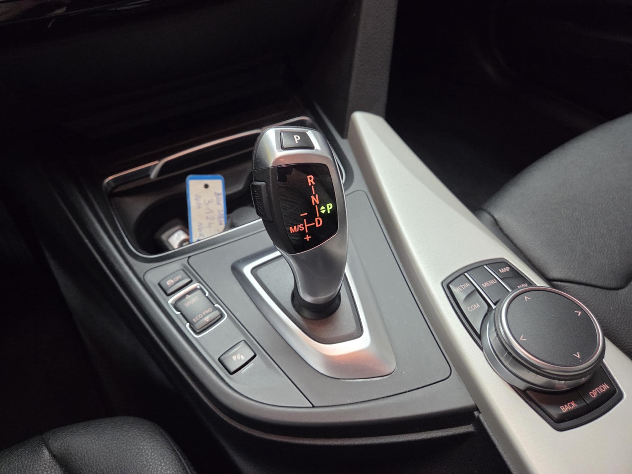 BMW 318 dA 136CV (2019) - Photo 18