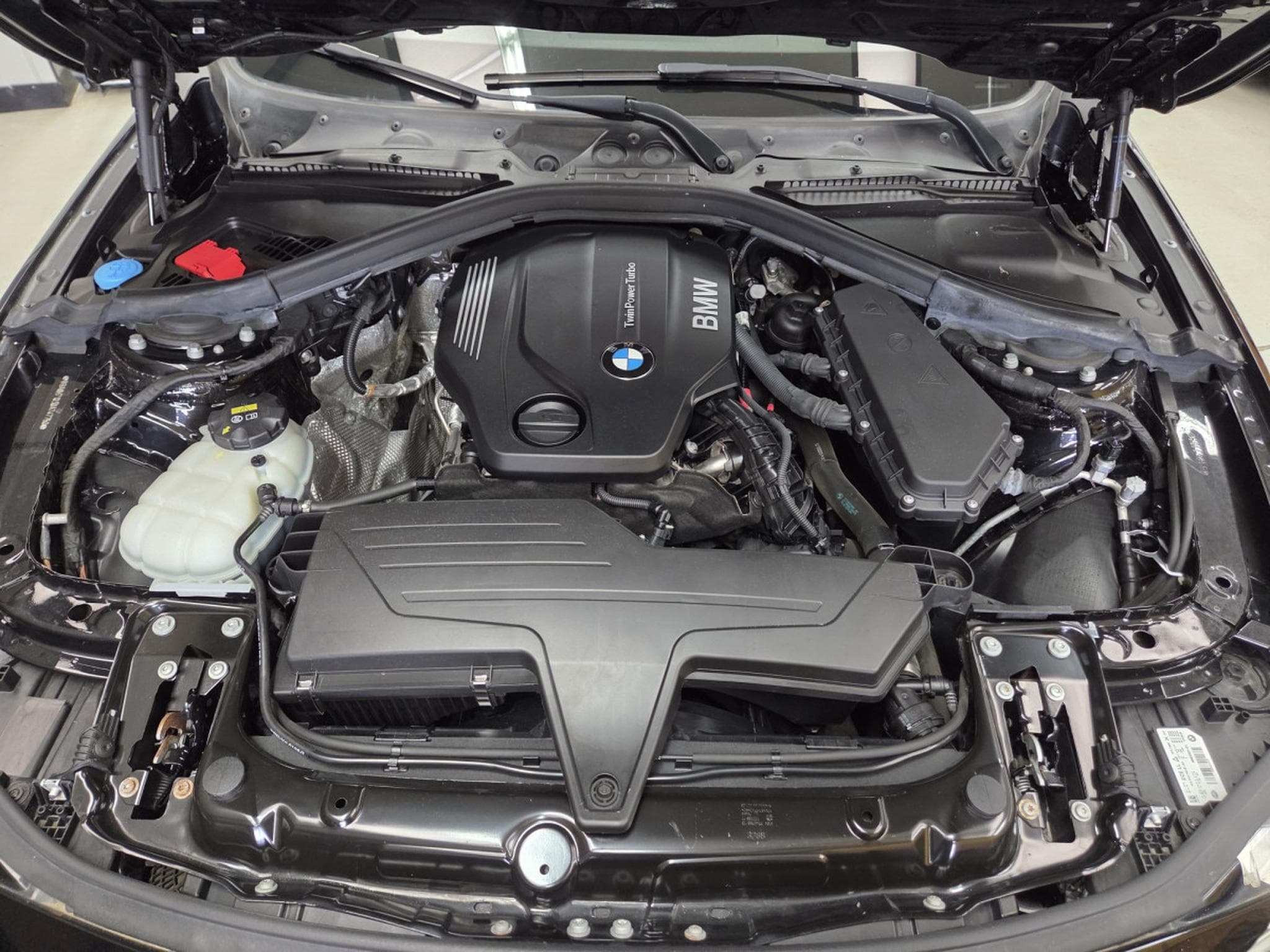 BMW 318 dA 136CV (2019) - Photo 21