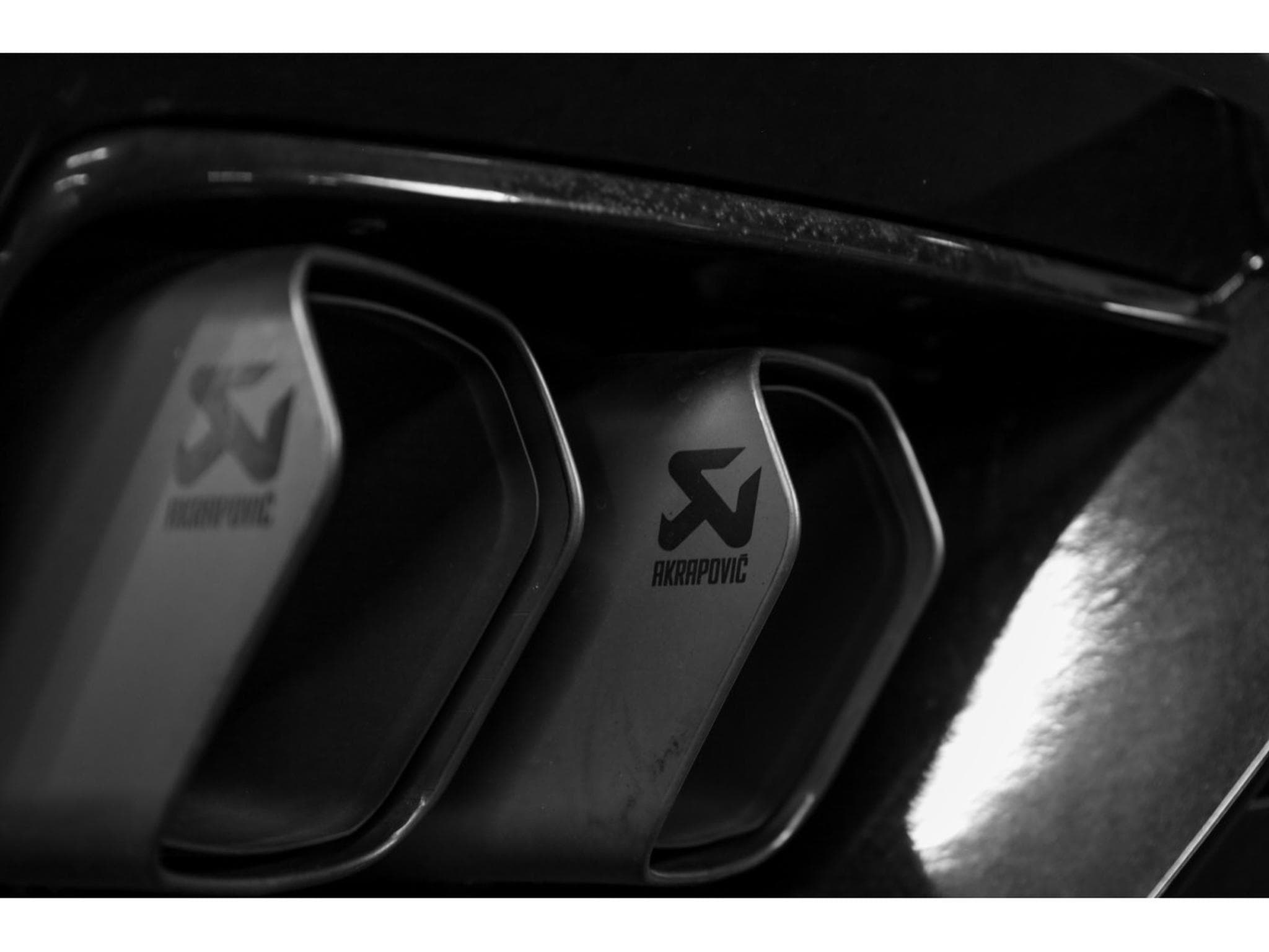 Chevrolet Corvette C8 STINGRAY TARGA 6.2 V8 2LT - PACK PERFORMANCE Z51 - AKRAPO (2023) - Photo 10
