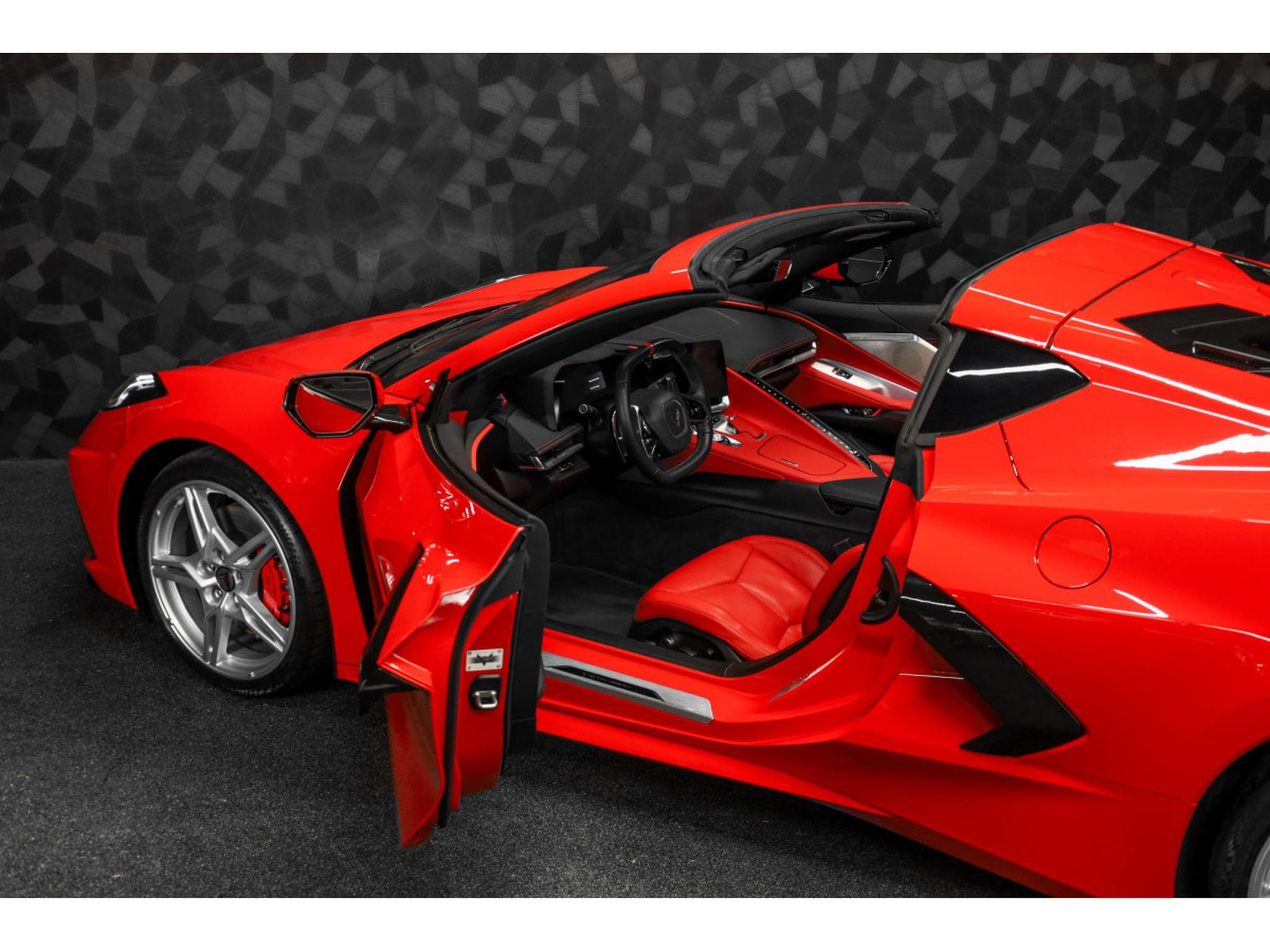Chevrolet Corvette C8 STINGRAY TARGA 6.2 V8 2LT - PACK PERFORMANCE Z51 - AKRAPO (2023) - Photo 16