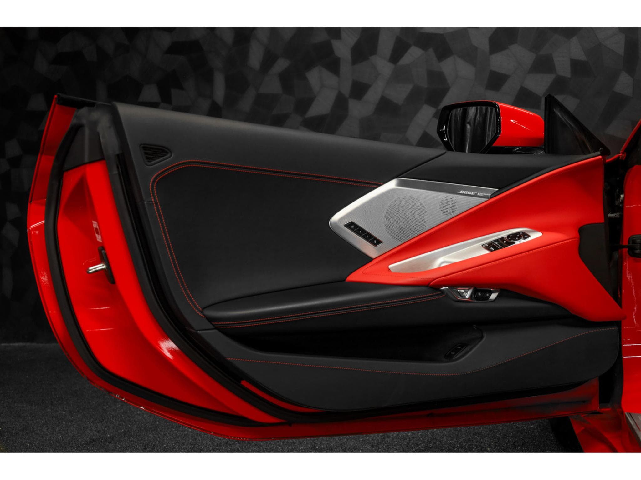Chevrolet Corvette C8 STINGRAY TARGA 6.2 V8 2LT - PACK PERFORMANCE Z51 - AKRAPO (2023) - Photo 22