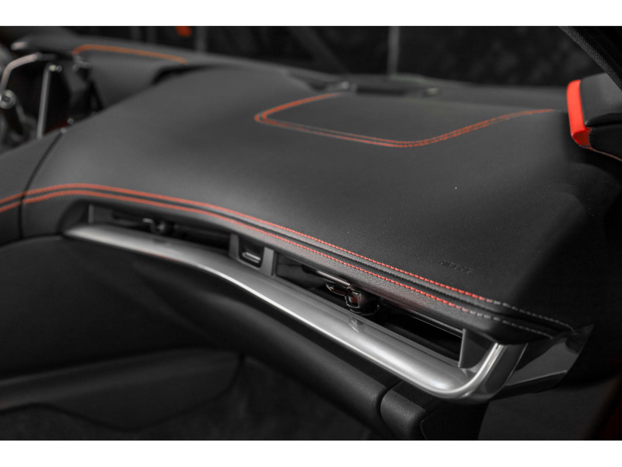 Chevrolet Corvette C8 STINGRAY TARGA 6.2 V8 2LT - PACK PERFORMANCE Z51 - AKRAPO (2023) - Photo 26